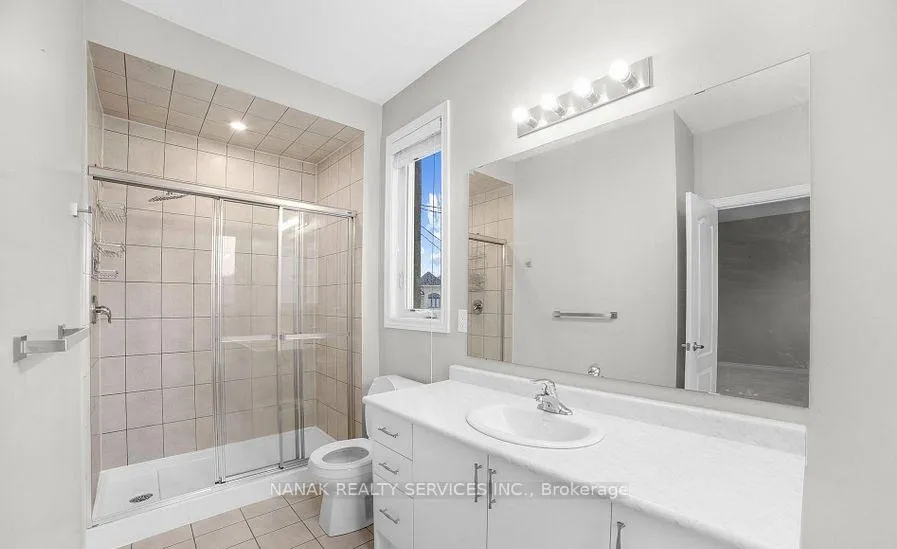 Photo 12 of 77 Great Falls Boulevard, Hamilton, Waterdown — HOMEH