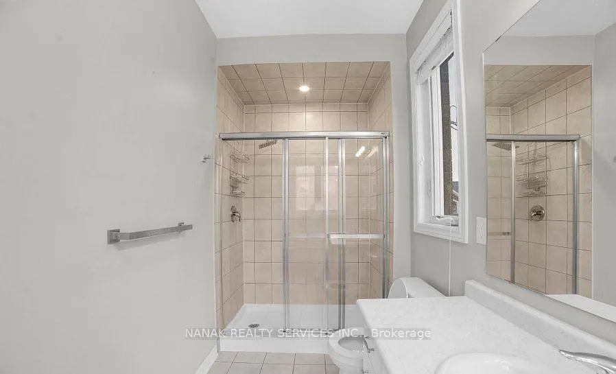 Photo 19 of 77 Great Falls Boulevard, Hamilton, Waterdown — HOMEH