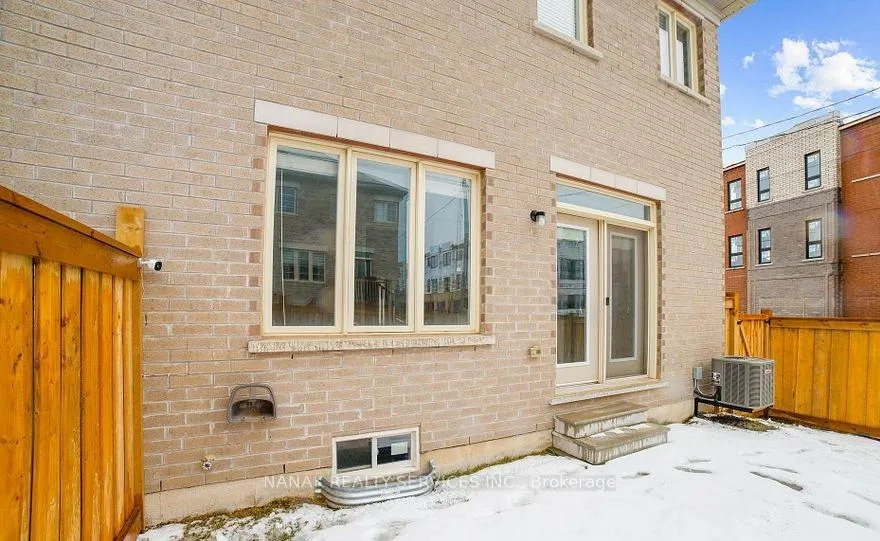 Photo 23 of 77 Great Falls Boulevard, Hamilton, Waterdown — HOMEH
