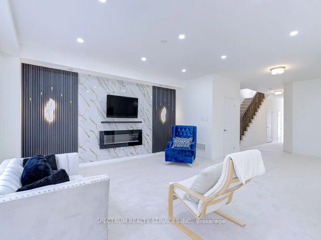 Photo 17 of 44 Dennis Avenue, Brantford — HOMEH