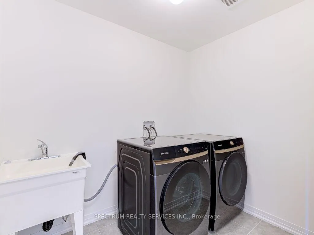 Photo 38 of 44 Dennis Avenue, Brantford — HOMEH