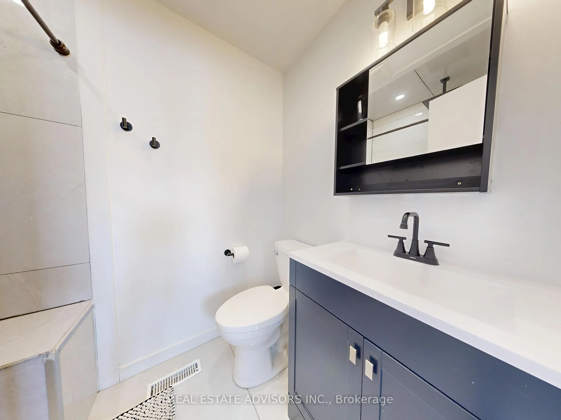 Photo 23 of 11 Hammell Boulevard, New Tecumseth, Tottenham — HOMEH