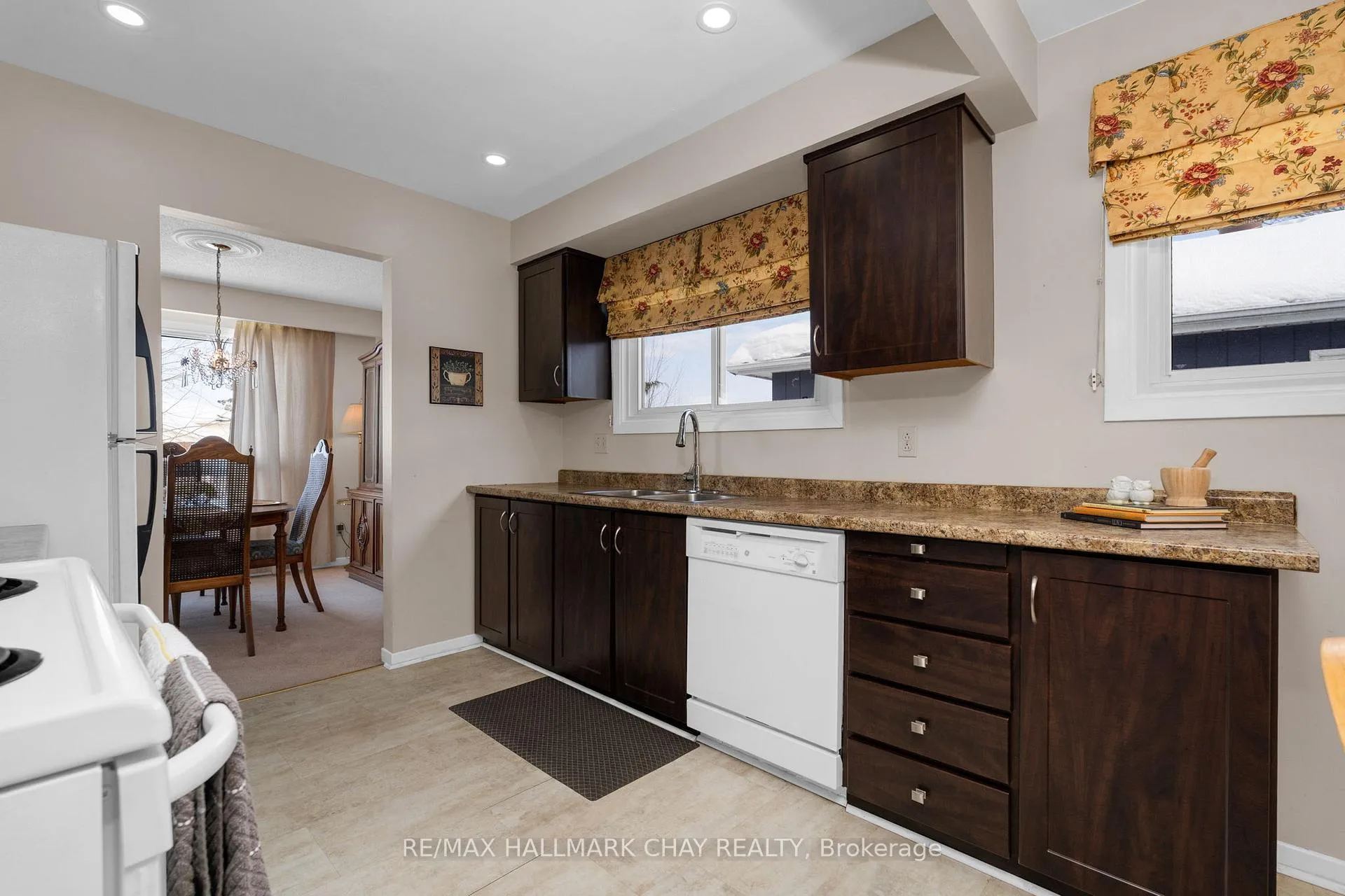 Photo 8 of 13 Grand Place, Barrie, Allandale Heights — HOMEH