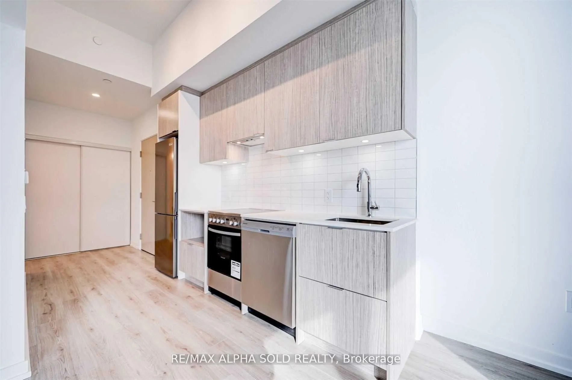 Photo 4 of Unit 2012, 395 Bloor Street E, Toronto, North St. James Town — HOMEH