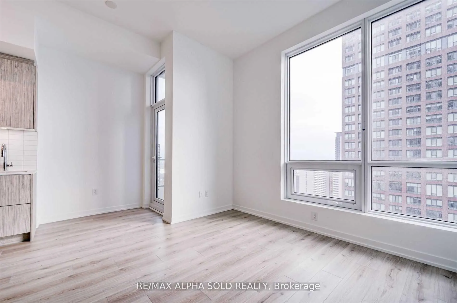 Photo 6 of Unit 2012, 395 Bloor Street E, Toronto, North St. James Town — HOMEH