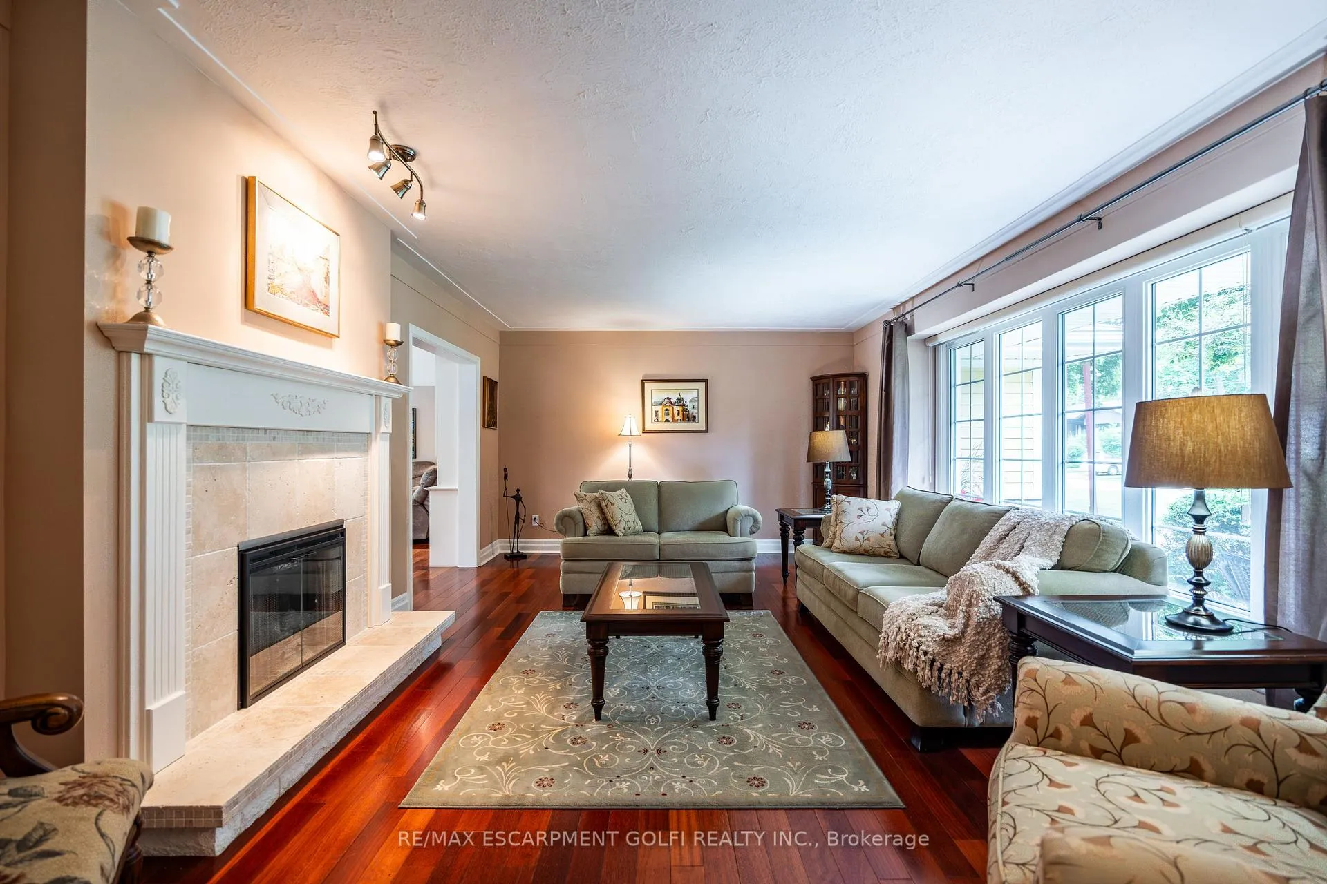 Photo 4 of 98 Hadley Drive, Hamilton, Ancaster — HOMEH