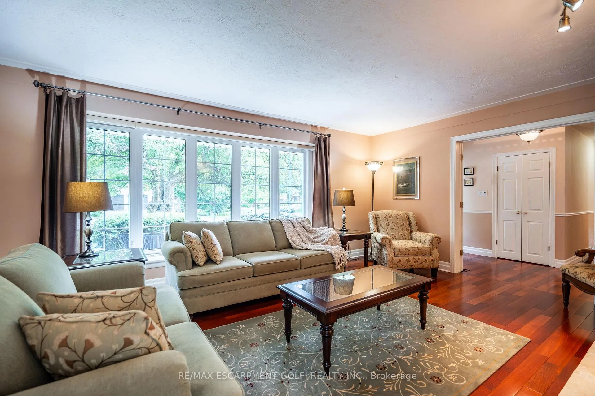 Photo 5 of 98 Hadley Drive, Hamilton, Ancaster — HOMEH