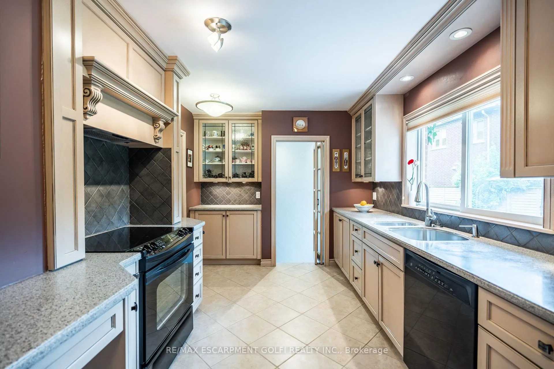 Photo 6 of 98 Hadley Drive, Hamilton, Ancaster — HOMEH