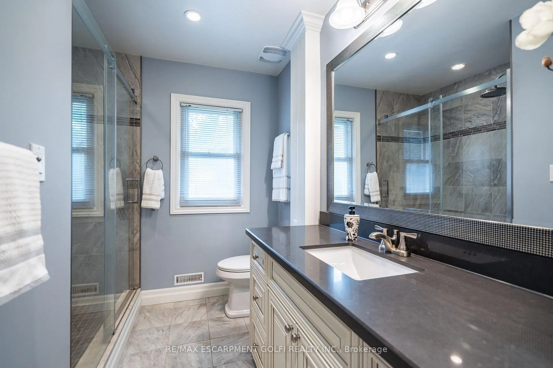 Photo 11 of 98 Hadley Drive, Hamilton, Ancaster — HOMEH