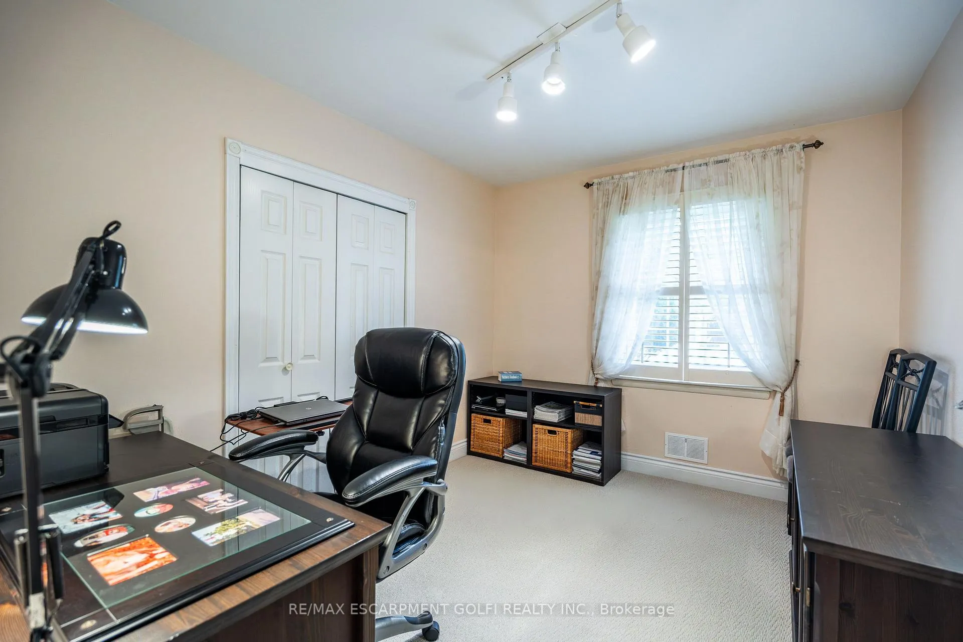Photo 13 of 98 Hadley Drive, Hamilton, Ancaster — HOMEH