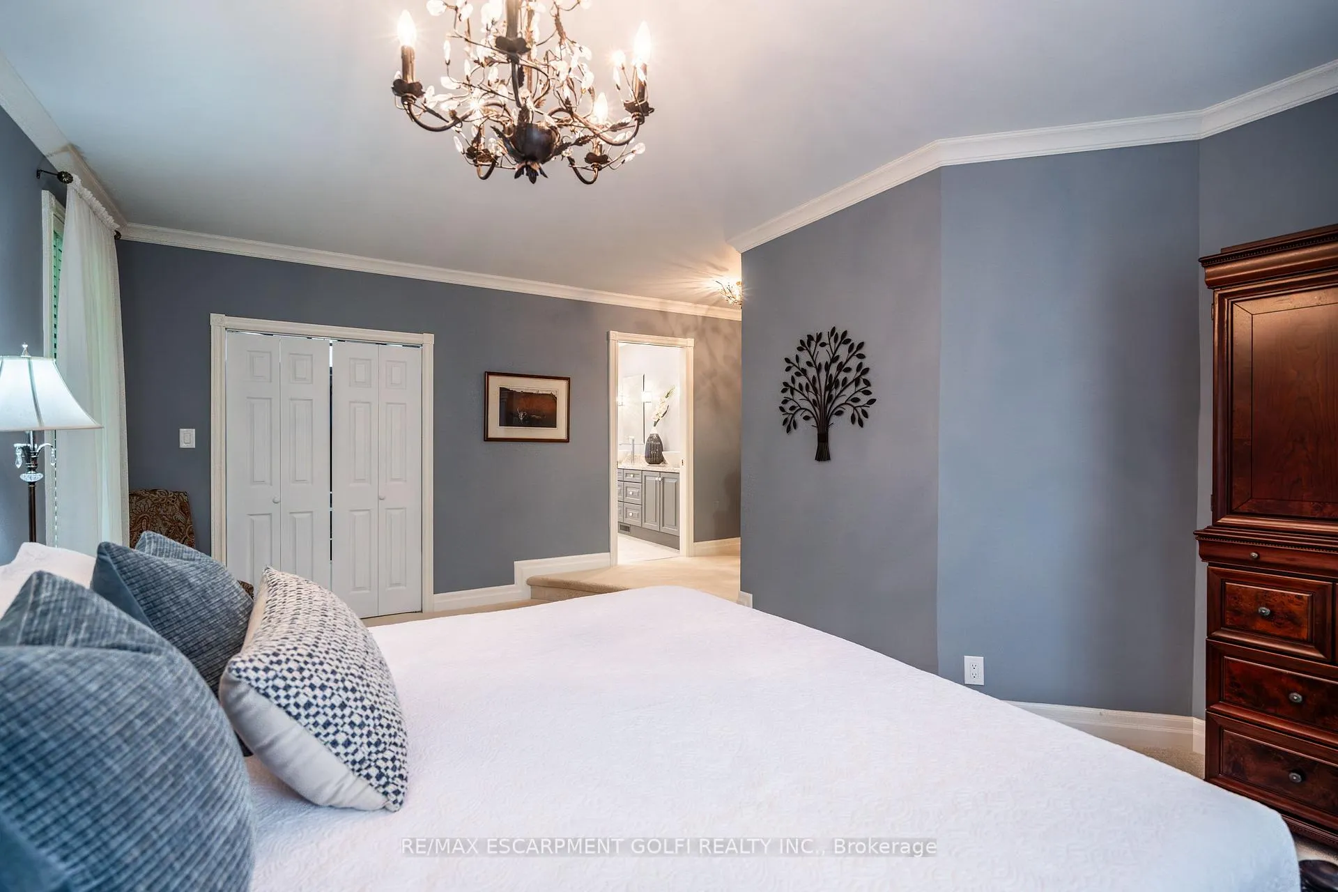 Photo 18 of 98 Hadley Drive, Hamilton, Ancaster — HOMEH
