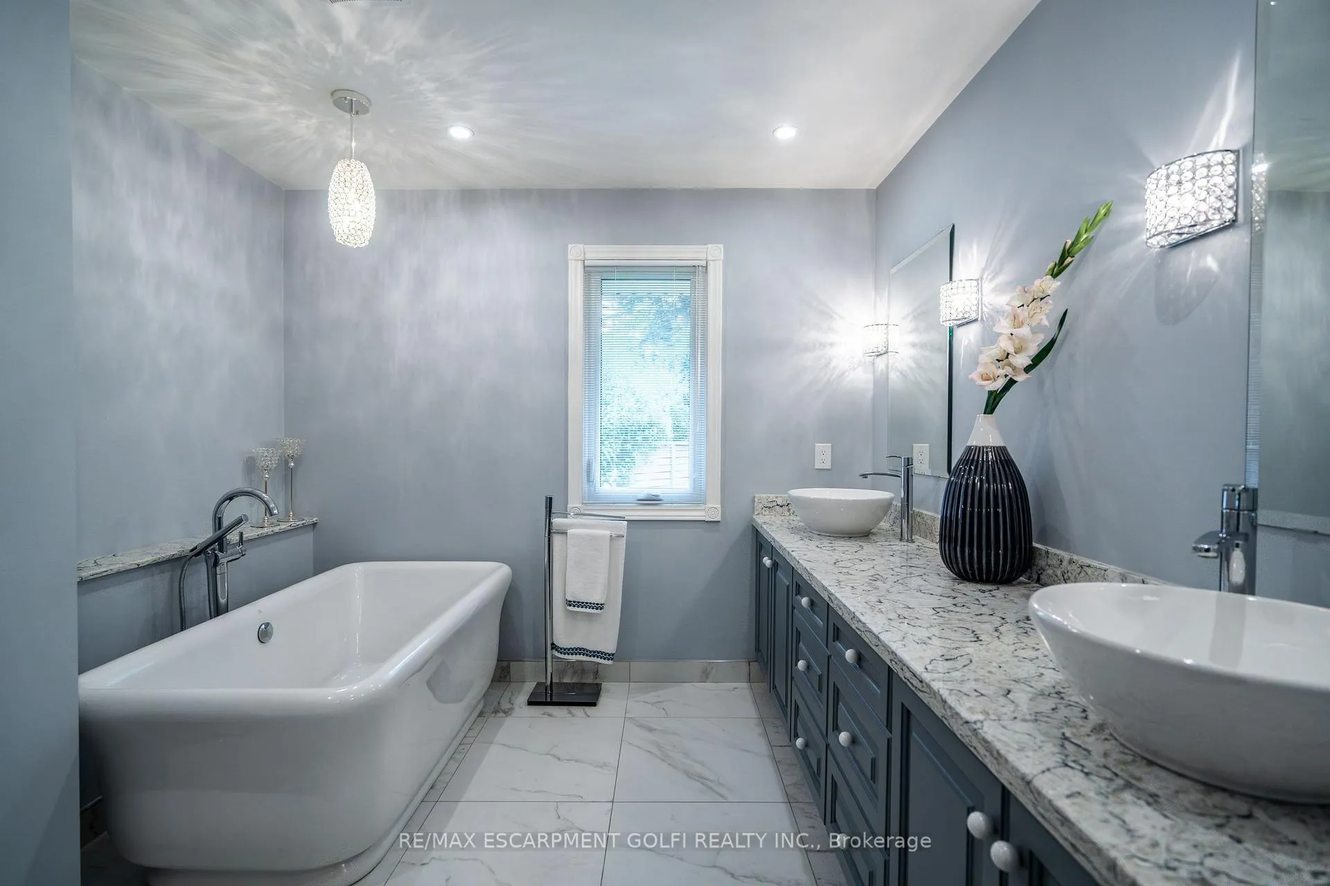 Photo 21 of 98 Hadley Drive, Hamilton, Ancaster — HOMEH