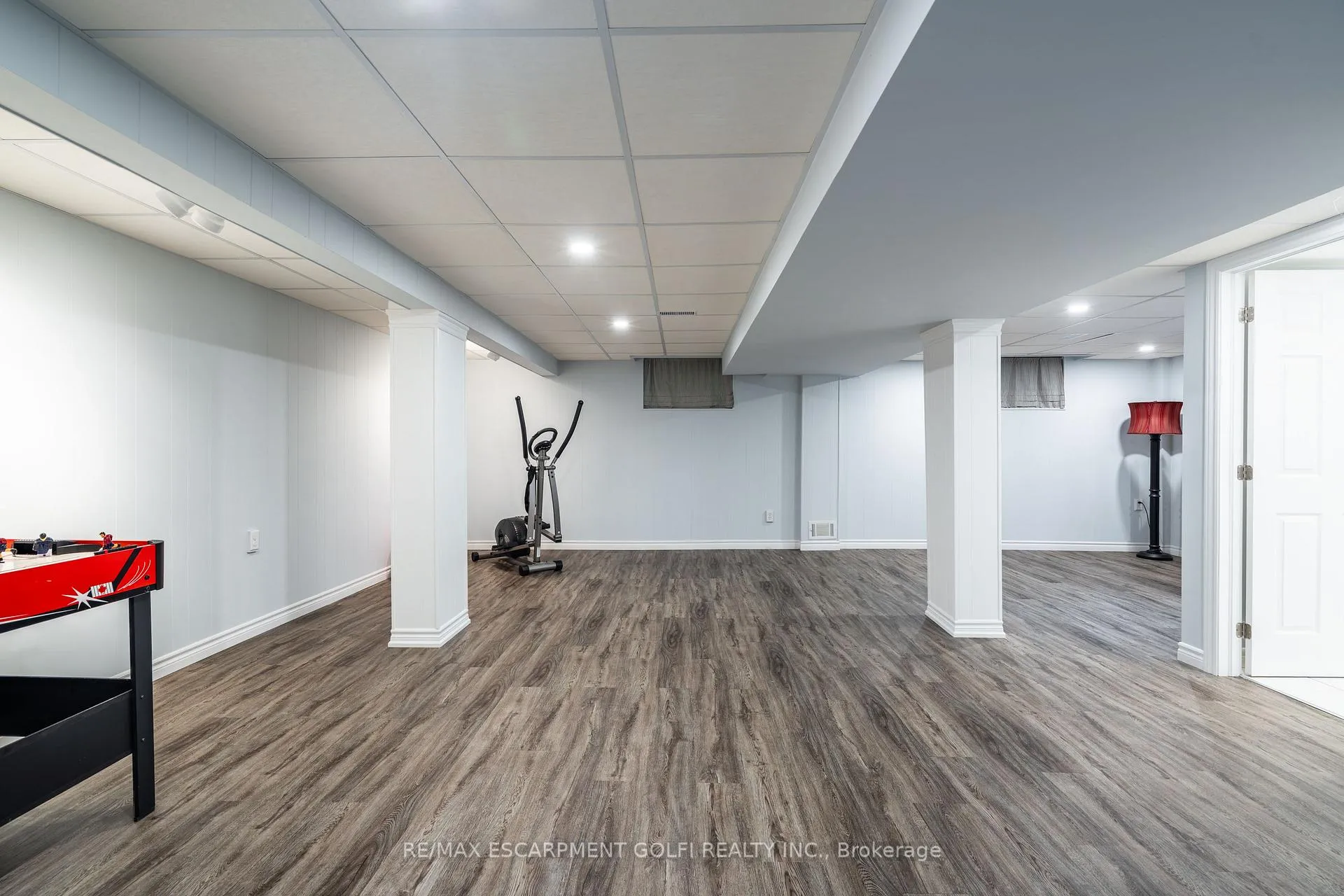 Photo 22 of 98 Hadley Drive, Hamilton, Ancaster — HOMEH