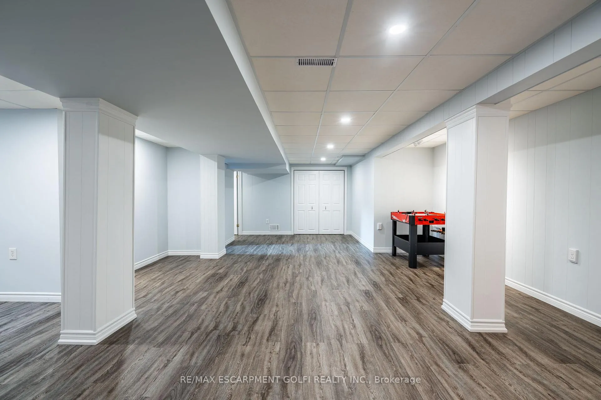 Photo 23 of 98 Hadley Drive, Hamilton, Ancaster — HOMEH