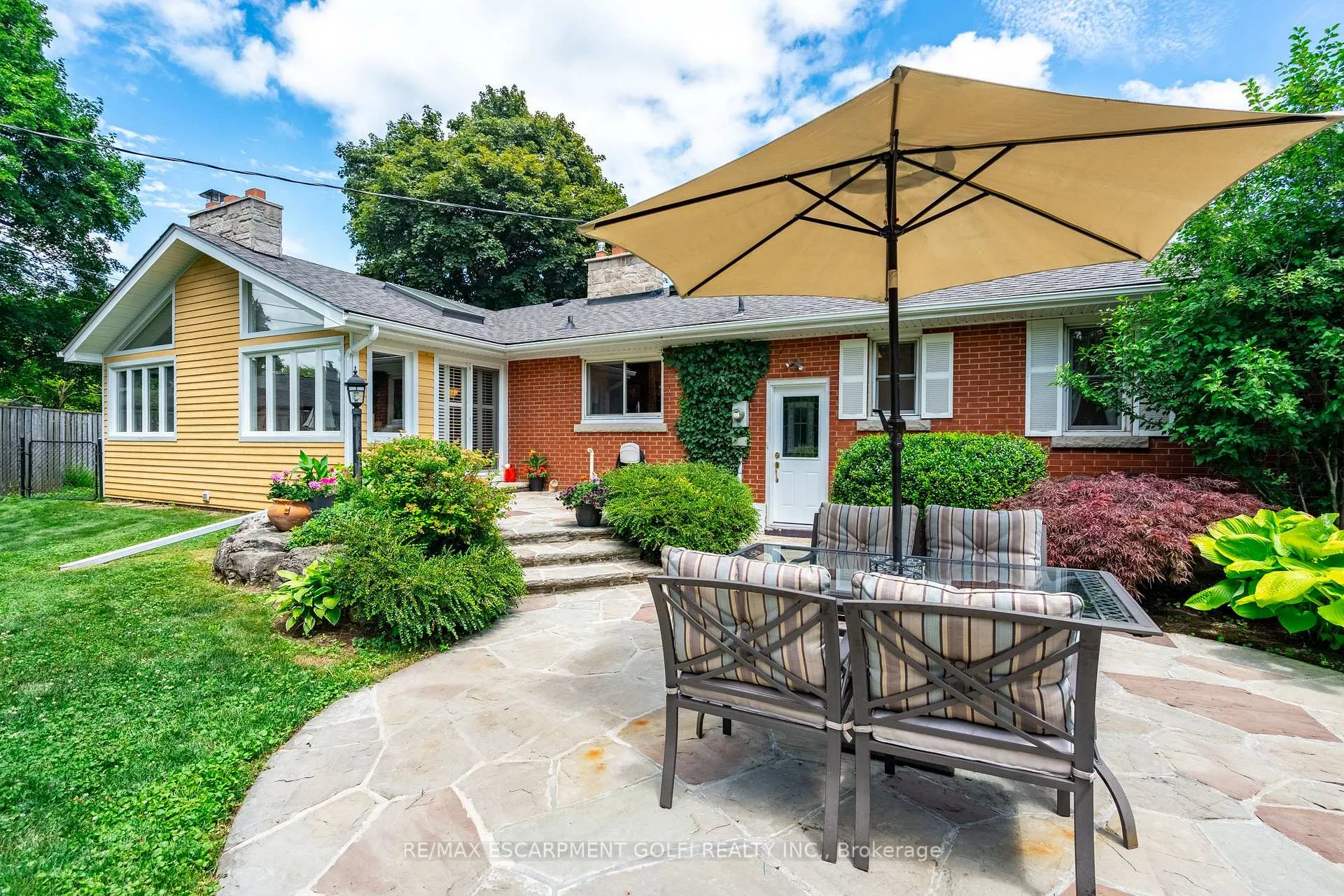 Photo 26 of 98 Hadley Drive, Hamilton, Ancaster — HOMEH