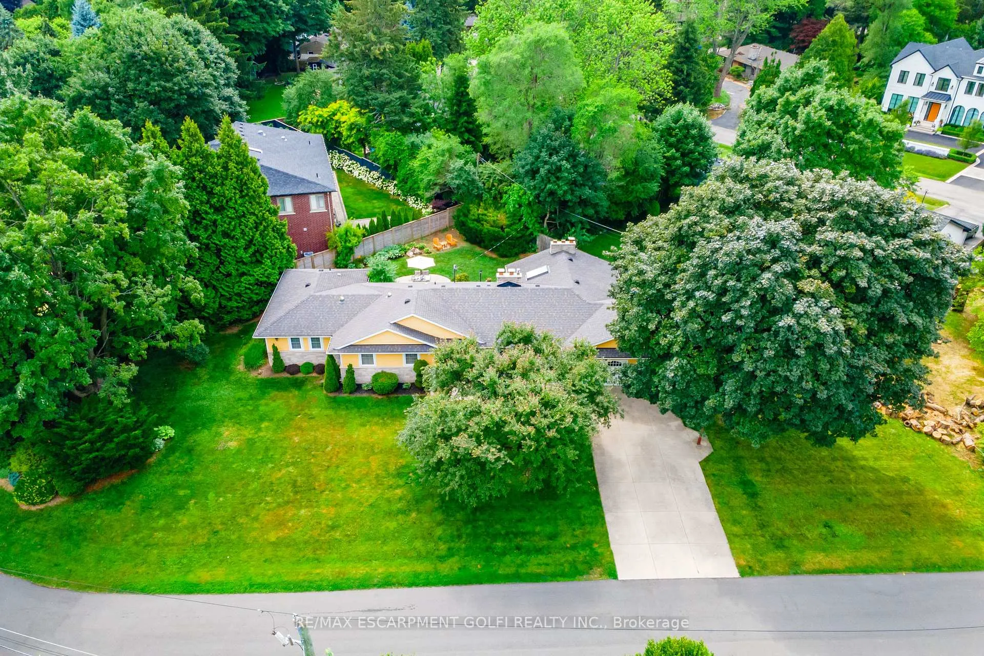Photo 29 of 98 Hadley Drive, Hamilton, Ancaster — HOMEH