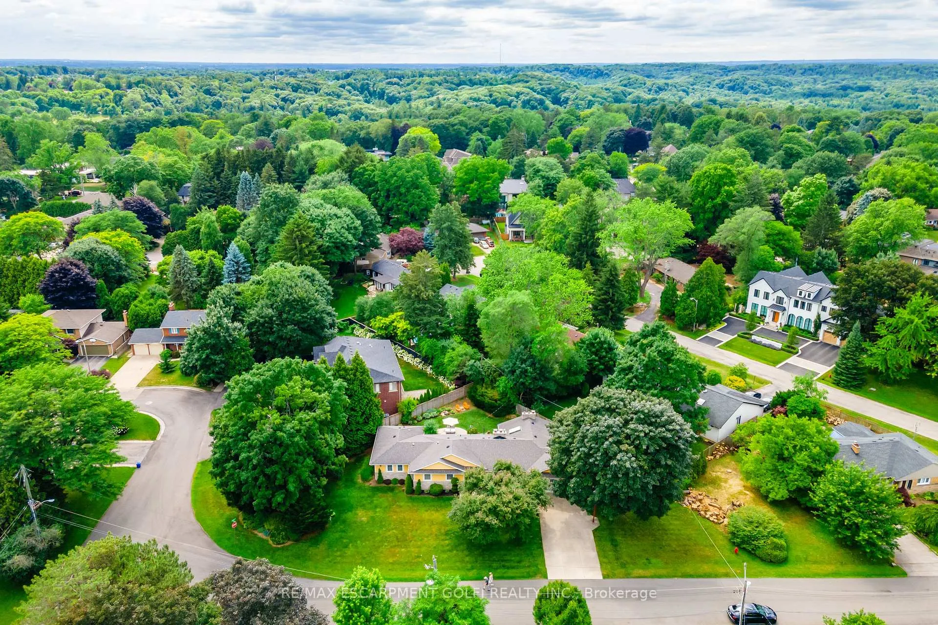 Photo 30 of 98 Hadley Drive, Hamilton, Ancaster — HOMEH
