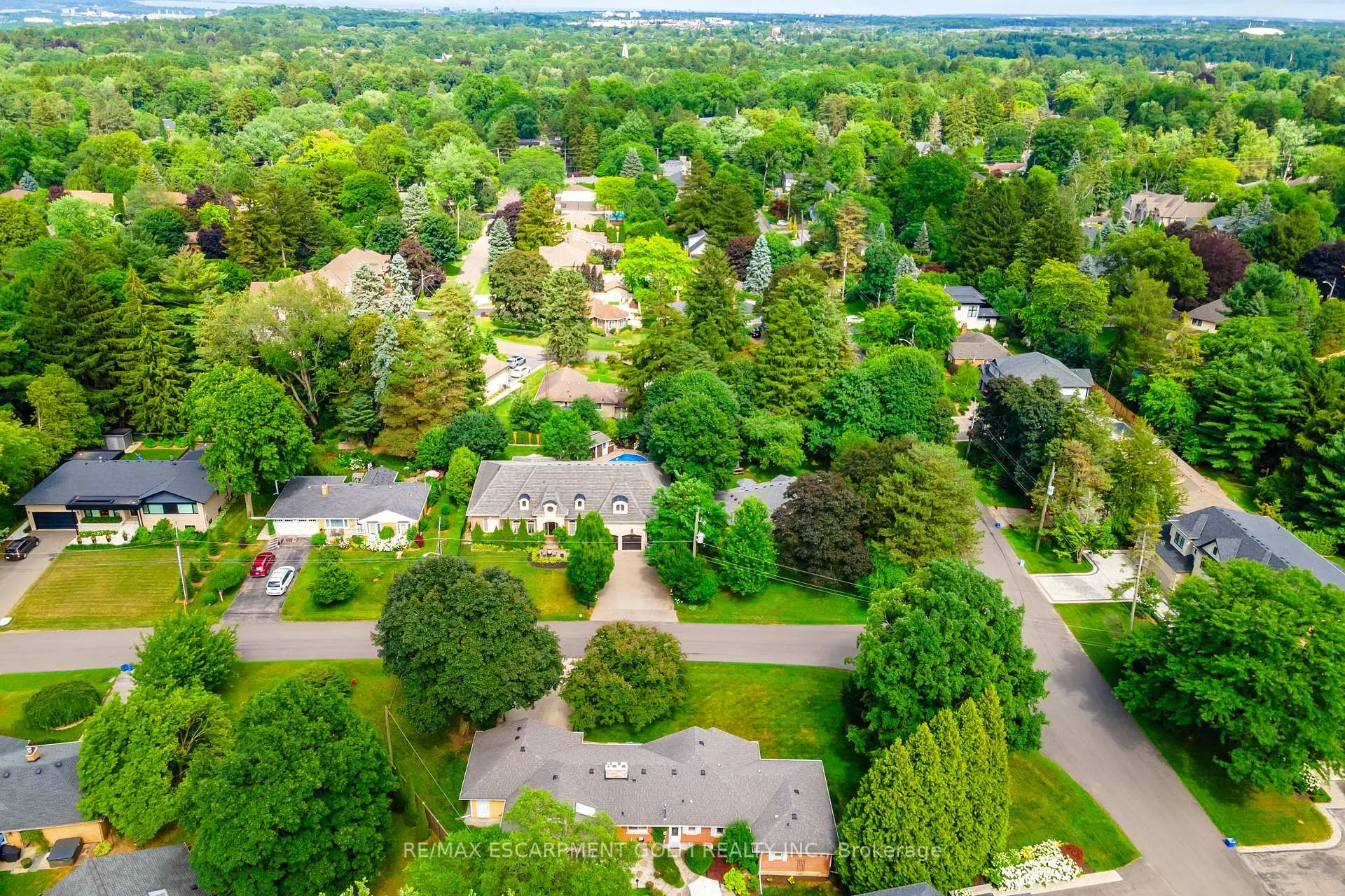 Photo 31 of 98 Hadley Drive, Hamilton, Ancaster — HOMEH