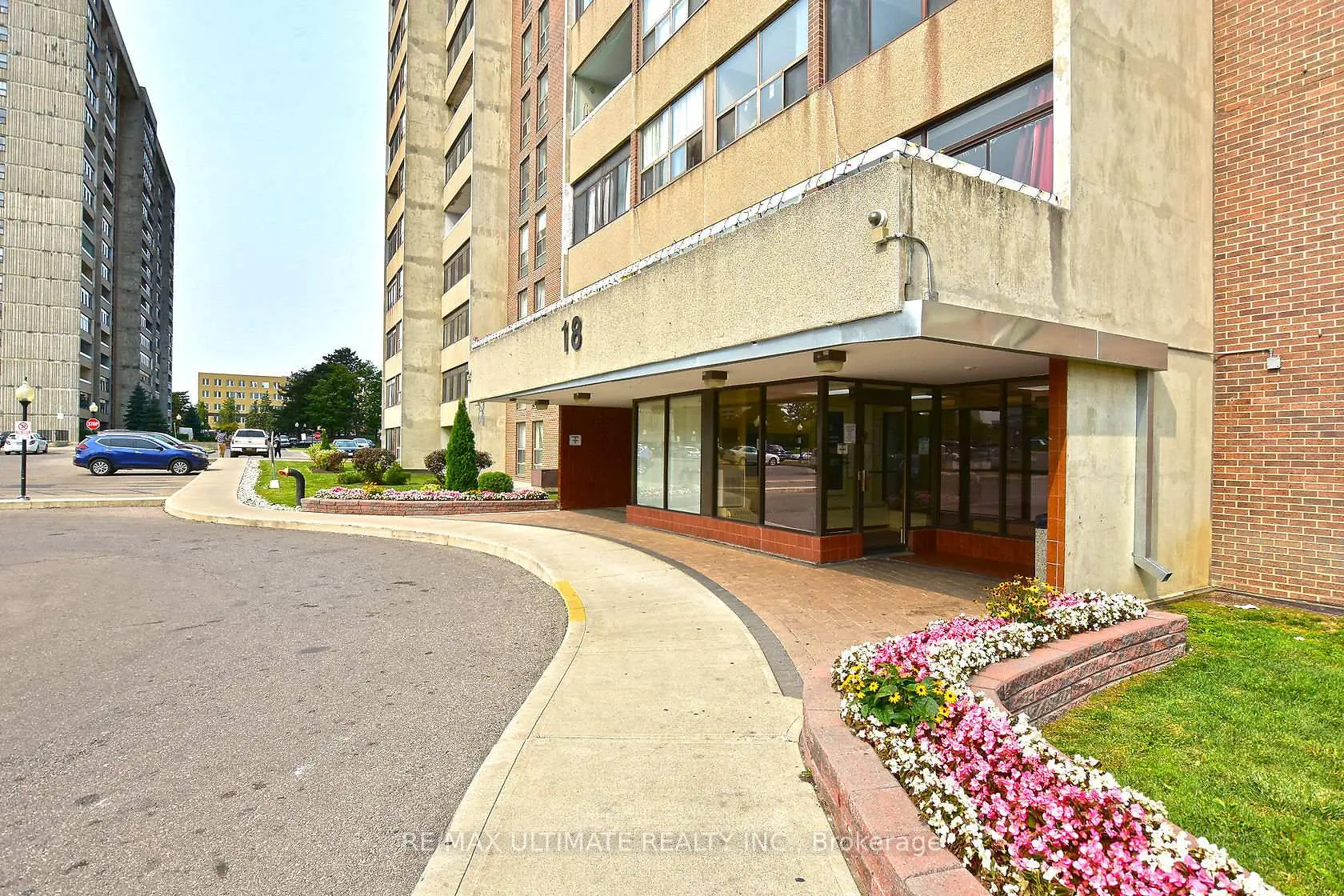 Photo 3 of Unit 604, 18 Knightsbridge Road, Brampton, Queen Street Corridor — HOMEH