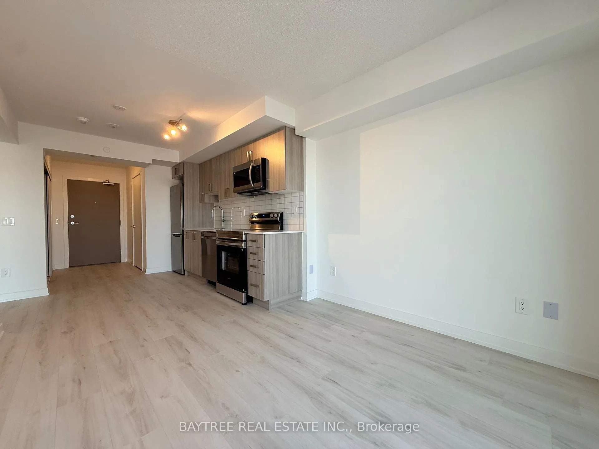 Photo 6 of Unit 1704, 1010 Sandy Beach Road, Pickering, Bay Ridges — HOMEH
