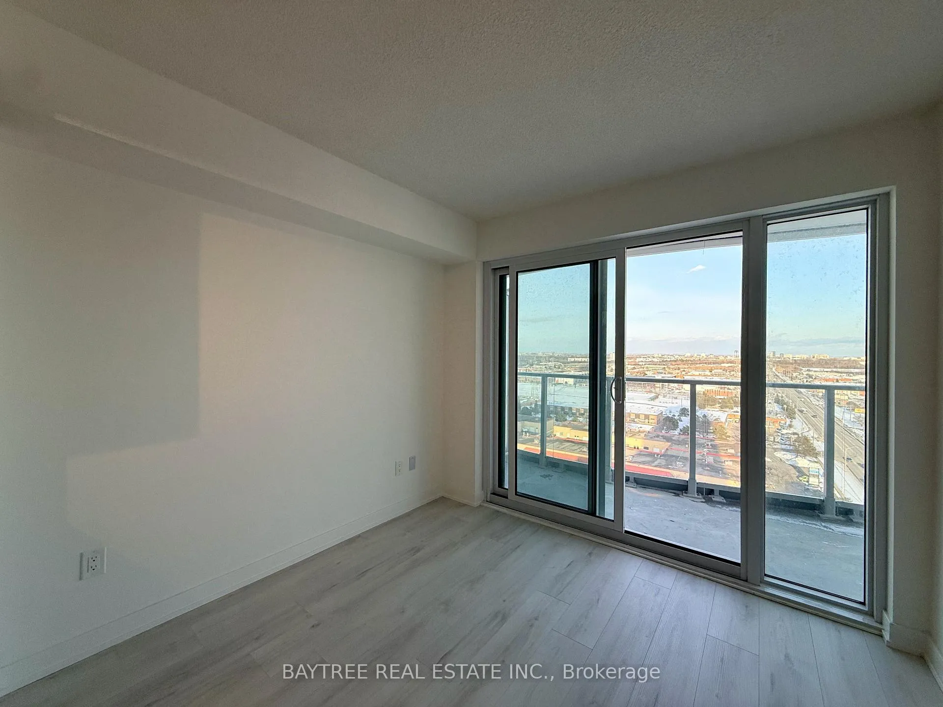 Photo 7 of Unit 1704, 1010 Sandy Beach Road, Pickering, Bay Ridges — HOMEH