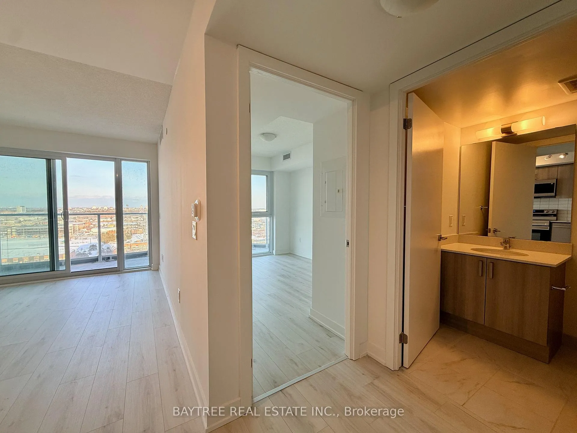 Photo 8 of Unit 1704, 1010 Sandy Beach Road, Pickering, Bay Ridges — HOMEH