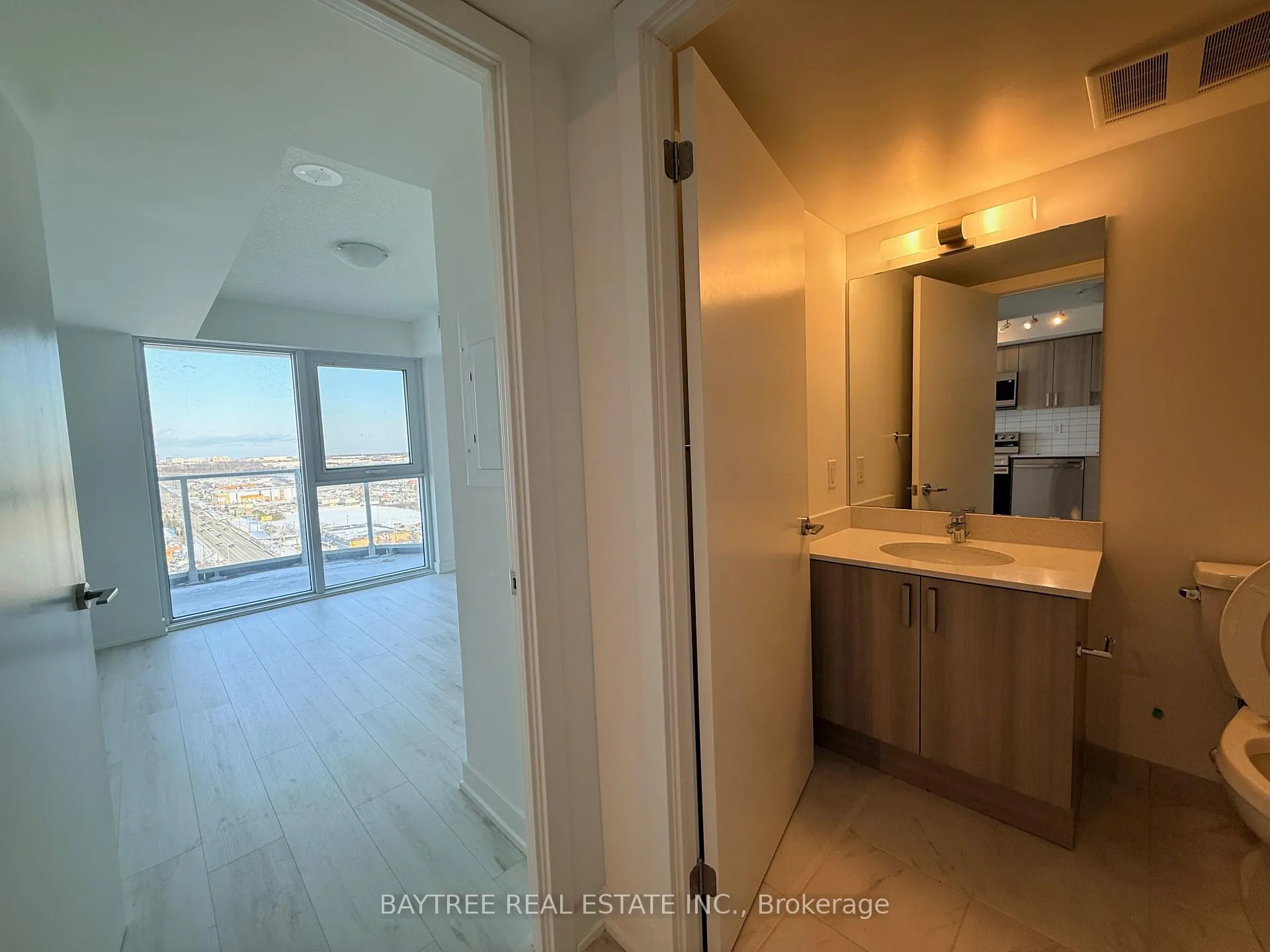Photo 9 of Unit 1704, 1010 Sandy Beach Road, Pickering, Bay Ridges — HOMEH