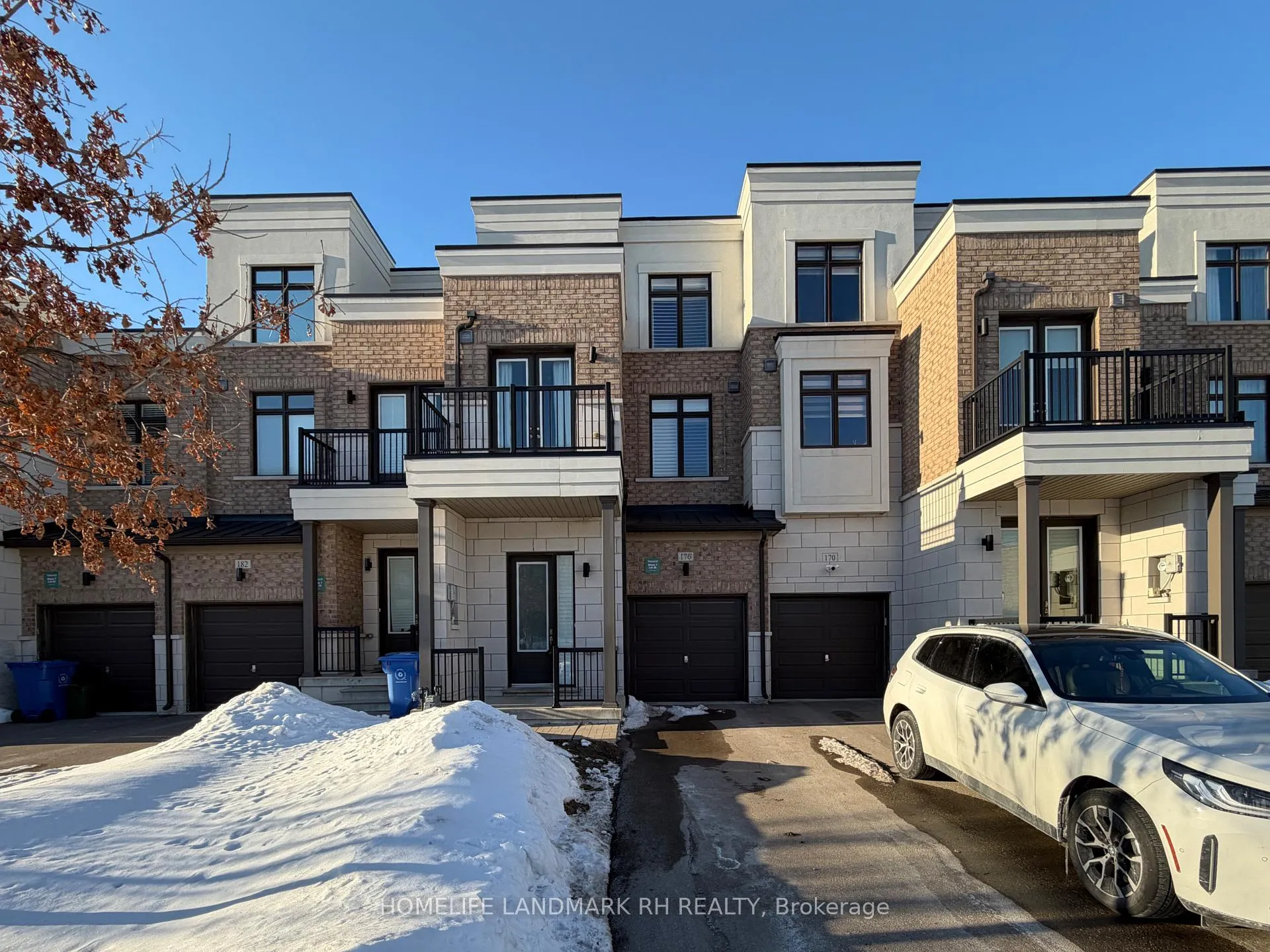 Photo 2 of 176 Elyse Court, Aurora, Bayview Northeast — HOMEH