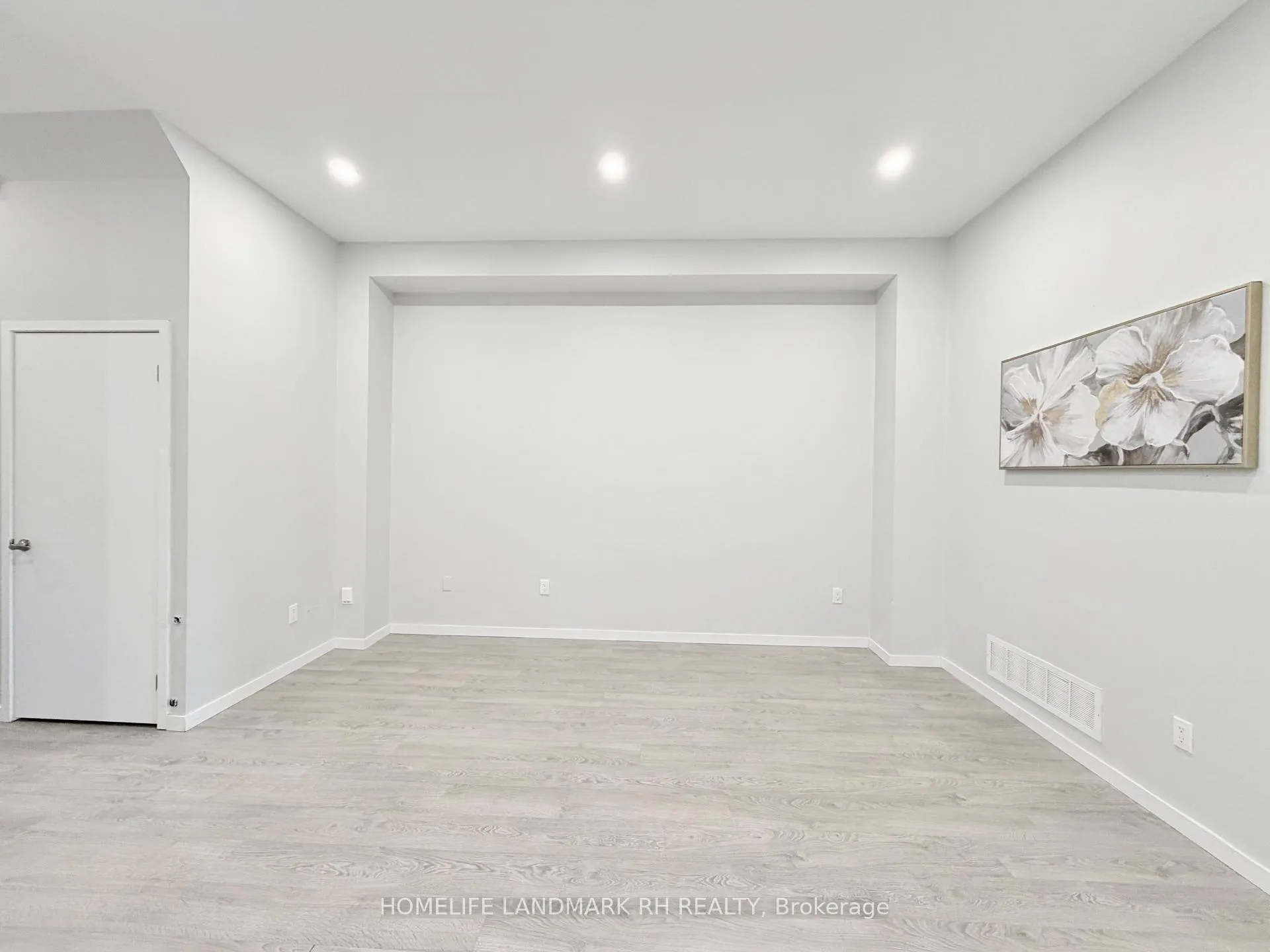 Photo 4 of 176 Elyse Court, Aurora, Bayview Northeast — HOMEH