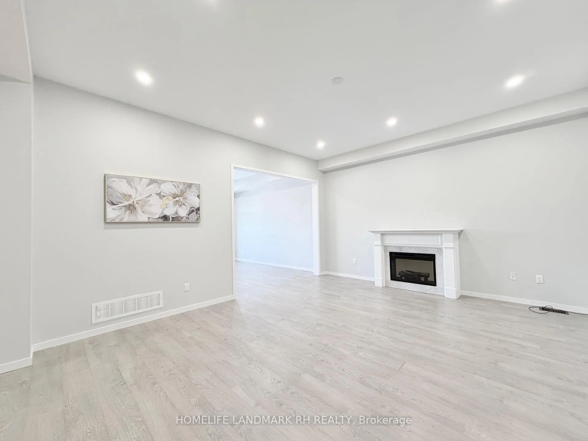 Photo 5 of 176 Elyse Court, Aurora, Bayview Northeast — HOMEH