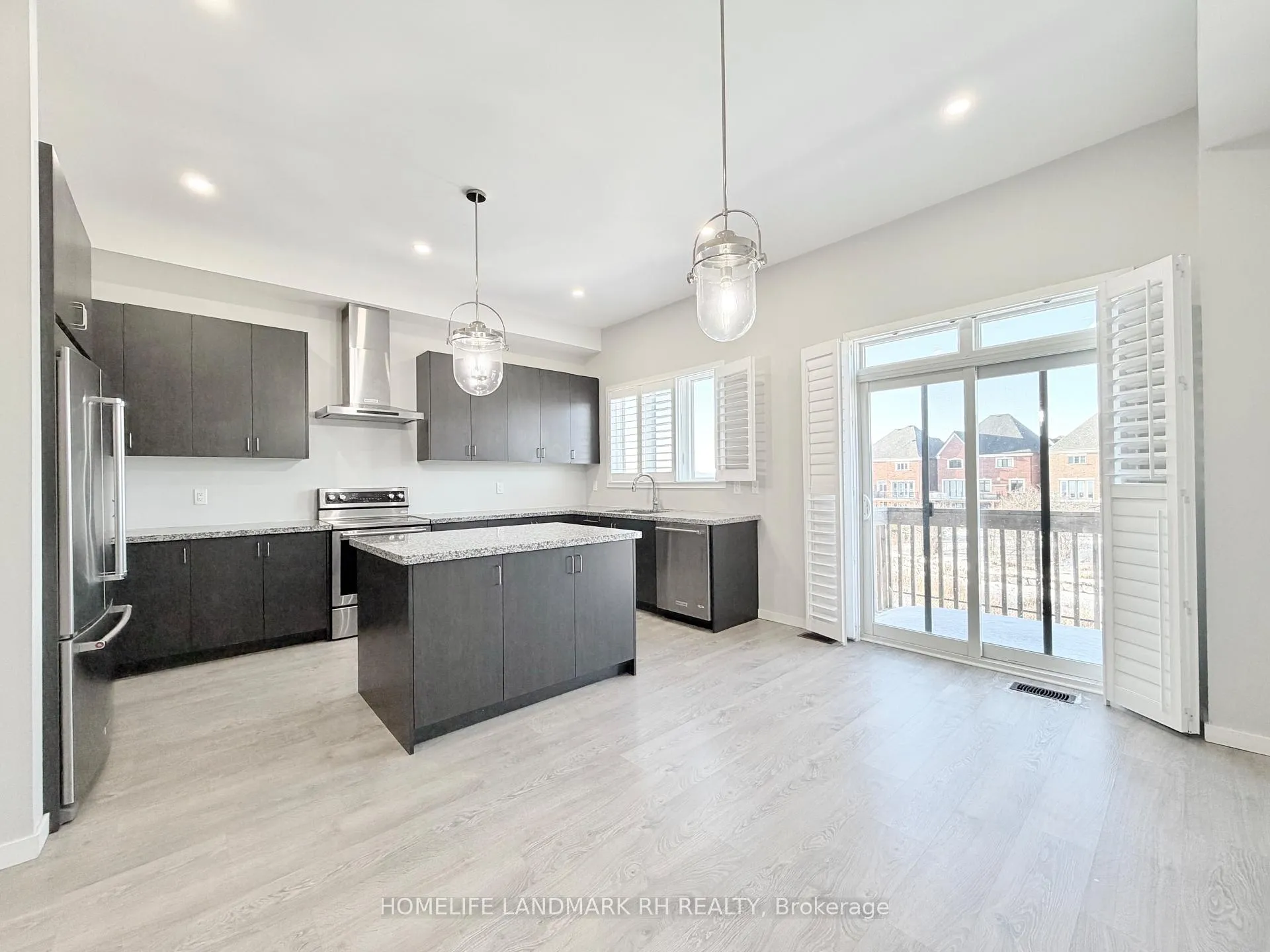 Photo 8 of 176 Elyse Court, Aurora, Bayview Northeast — HOMEH