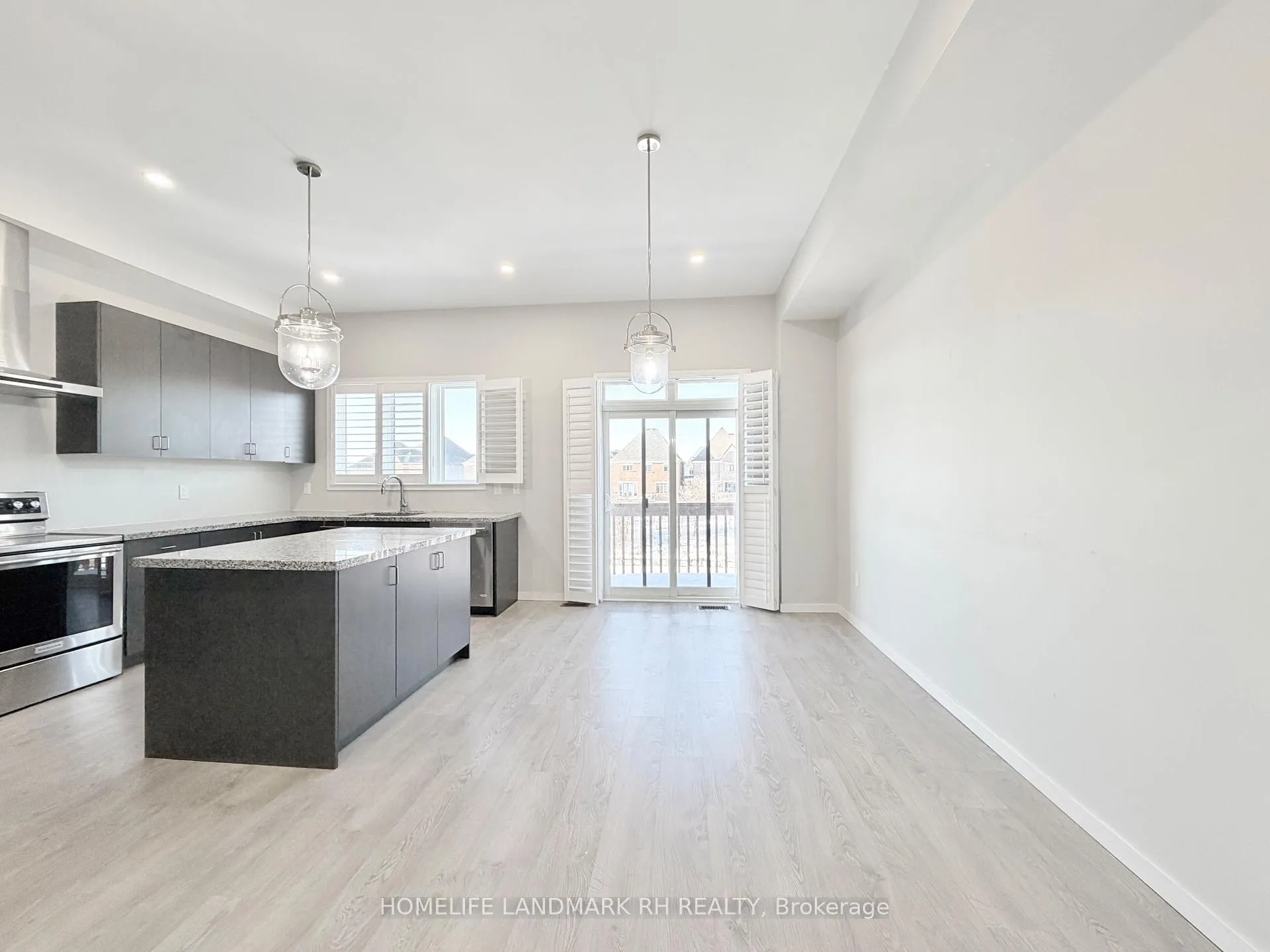 Photo 9 of 176 Elyse Court, Aurora, Bayview Northeast — HOMEH