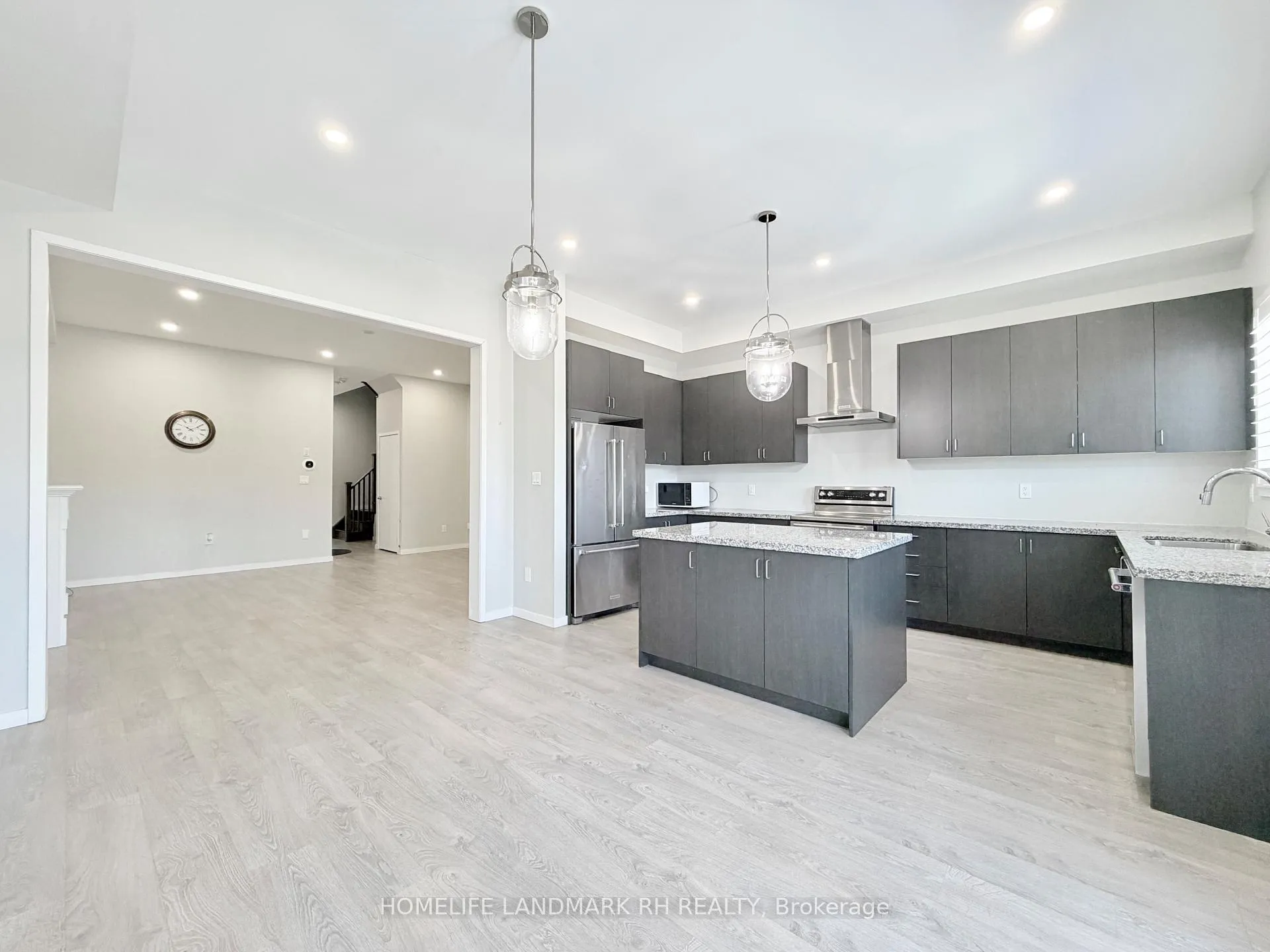 Photo 10 of 176 Elyse Court, Aurora, Bayview Northeast — HOMEH