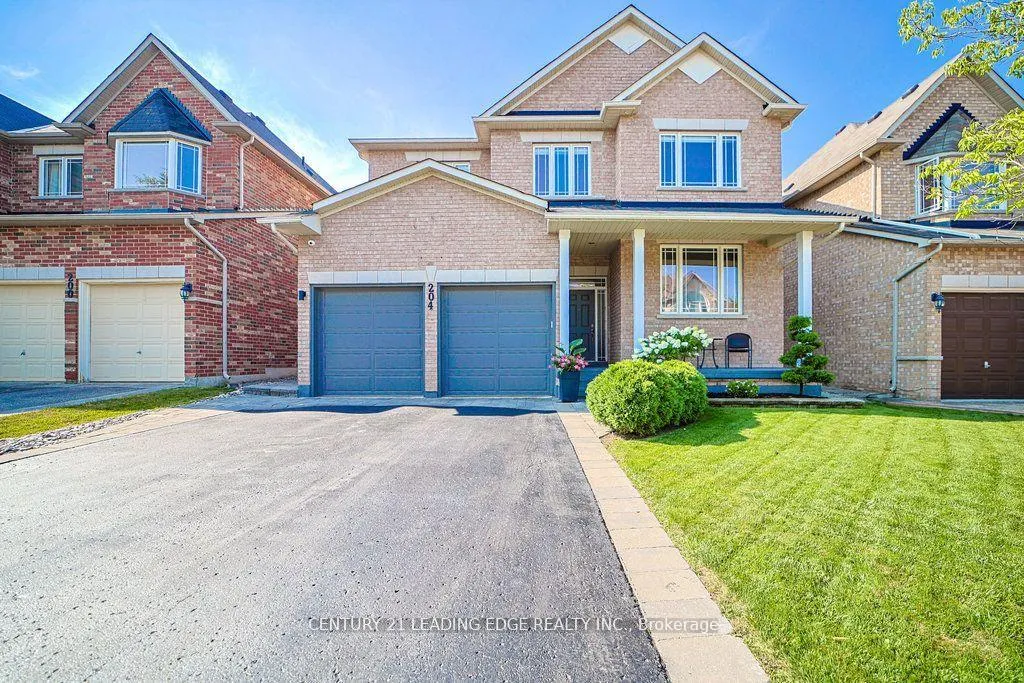 Front of 204 Ivy Jay Crescent