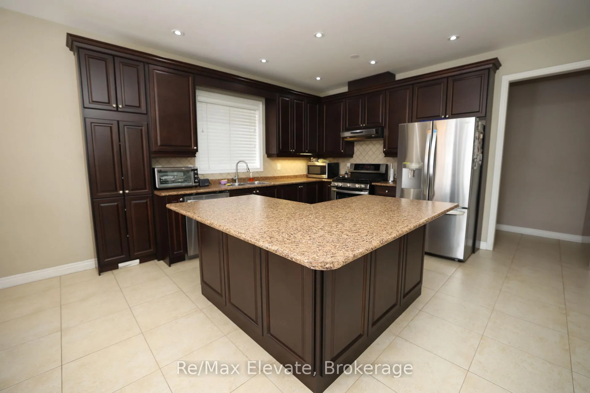 Photo 10 of 21 Coakwell Drive, Markham, Box Grove — HOMEH