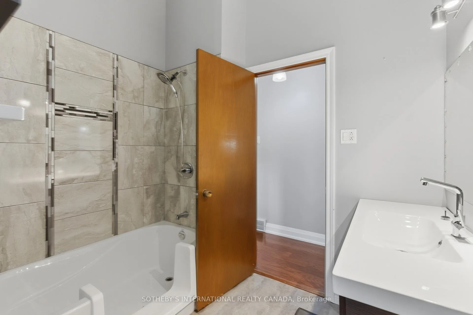 Photo 10 of 4206 Glenayr Avenue, Niagara Falls, Morrison — HOMEH