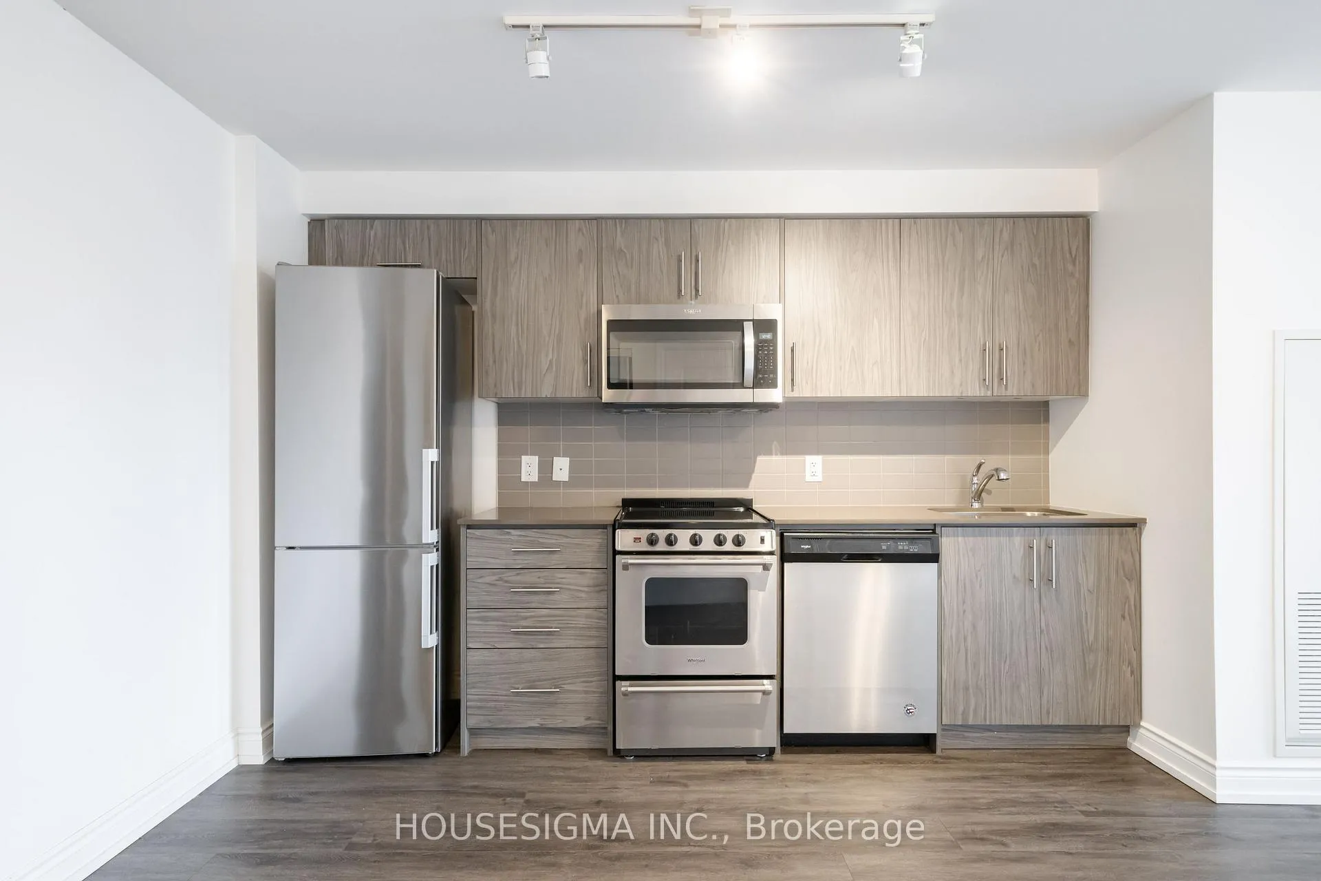 Photo 4 of Unit 207, 1700 Avenue Road, Toronto, Bedford Park-Nortown — HOMEH
