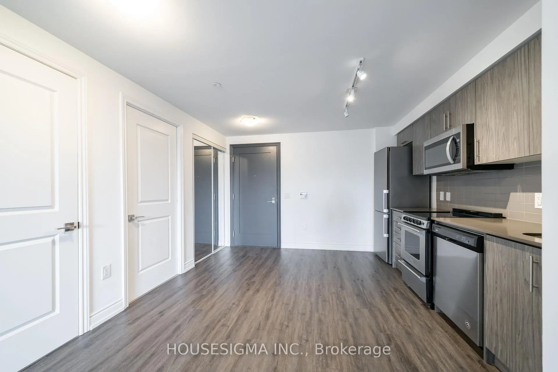 Photo 5 of Unit 207, 1700 Avenue Road, Toronto, Bedford Park-Nortown — HOMEH