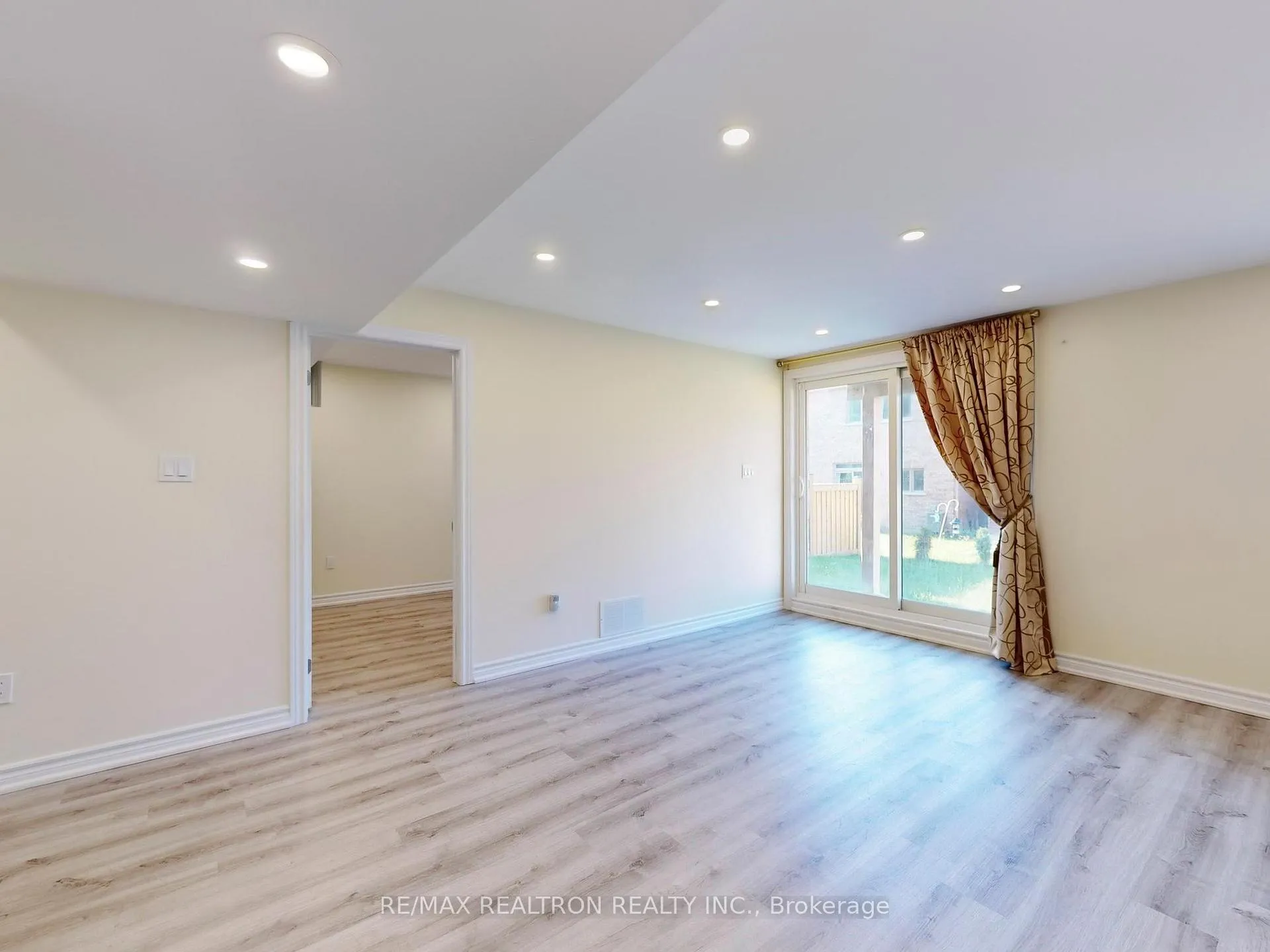 Photo 11 of Unit BSMNT, 202 Danny Wheeler Boulevard, Georgina, Keswick North — HOMEH