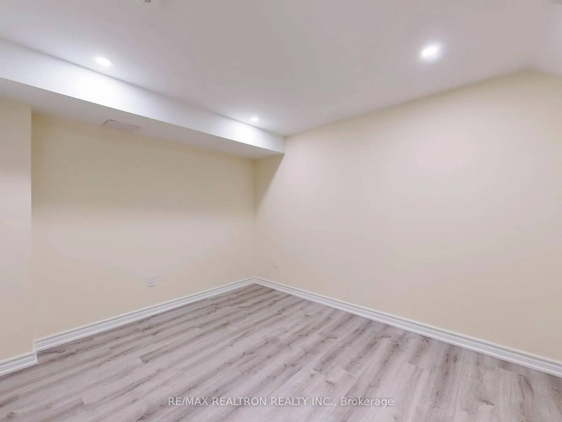 Photo 31 of Unit BSMNT, 202 Danny Wheeler Boulevard, Georgina, Keswick North — HOMEH