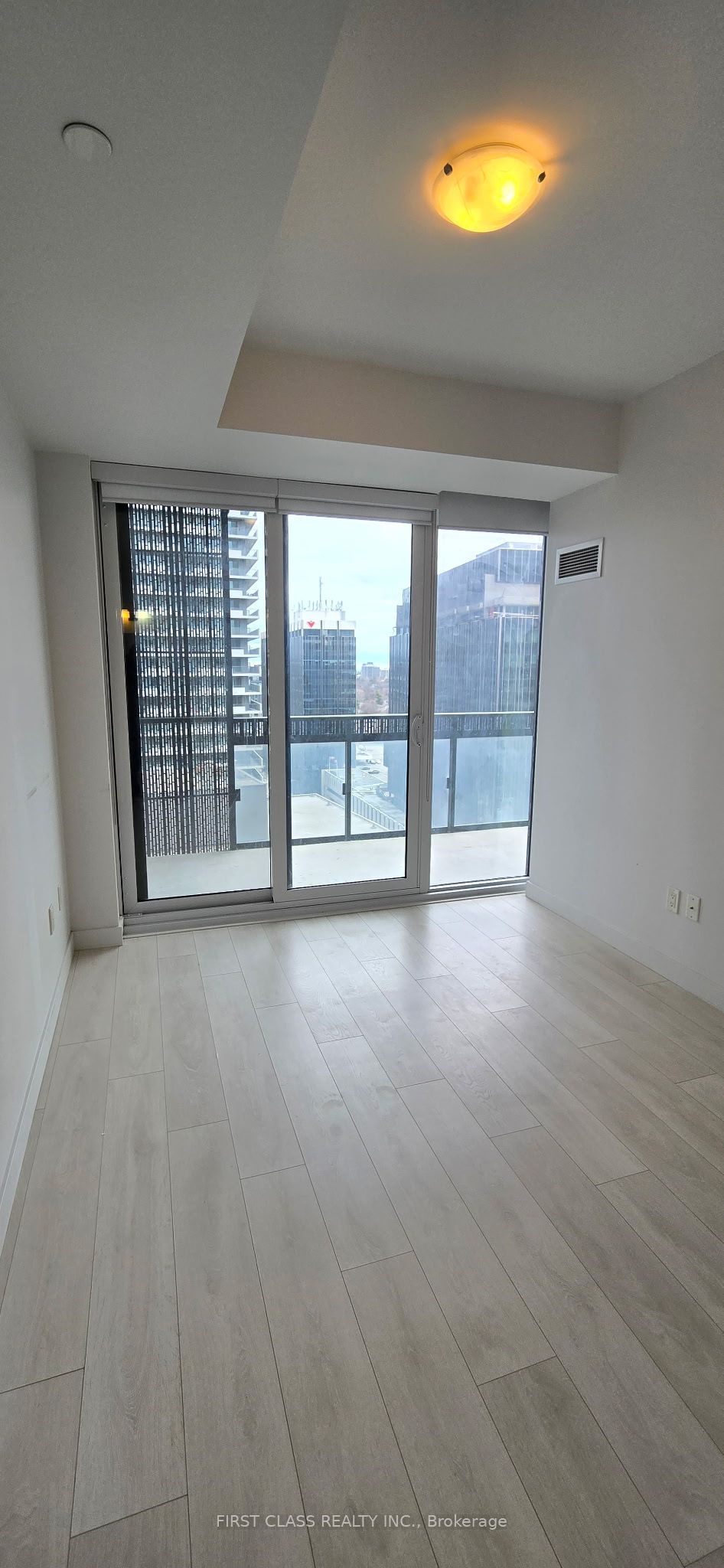 Photo 6 of Unit 1112, 8 Eglinton Avenue E, Toronto, Mount Pleasant West — HOMEH