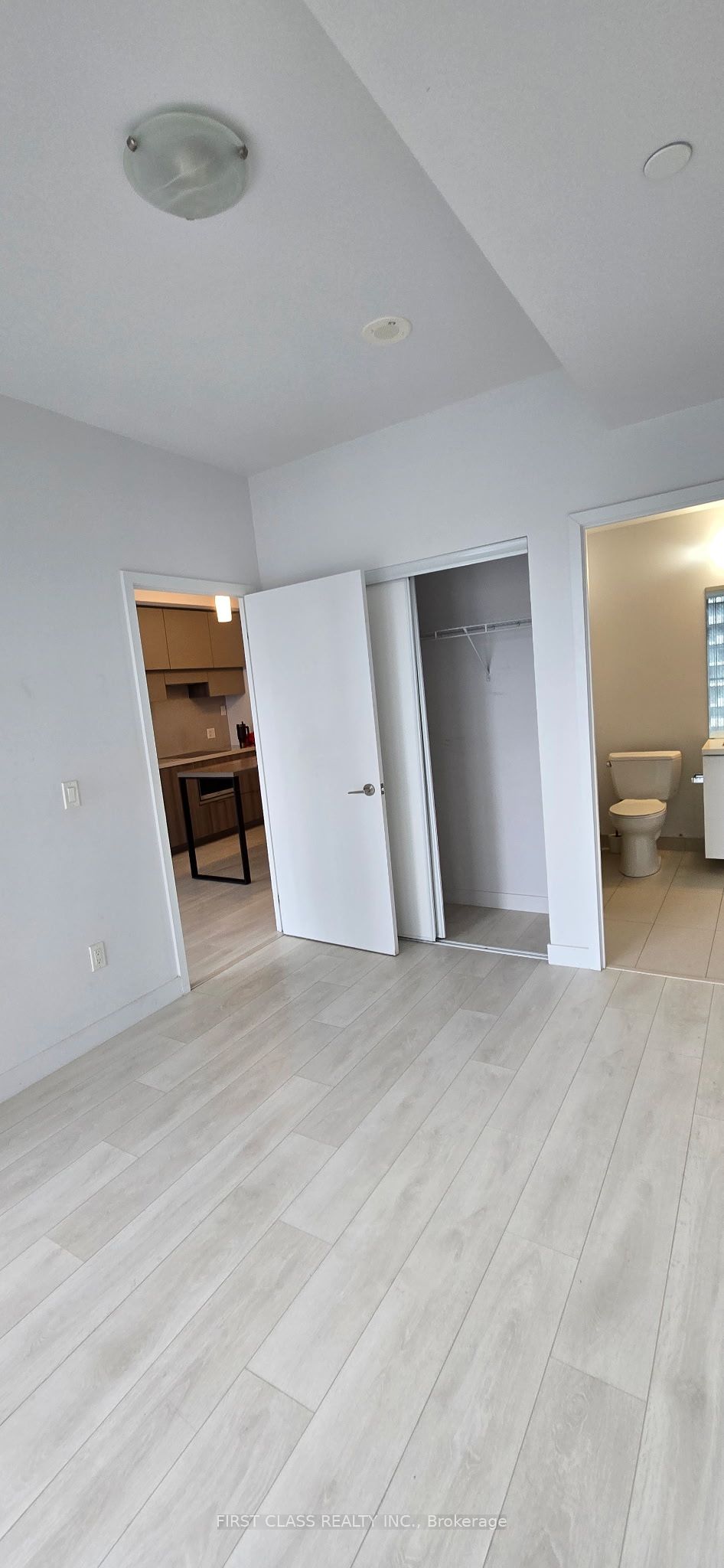 Photo 4 of Unit 1112, 8 Eglinton Avenue E, Toronto, Mount Pleasant West — HOMEH