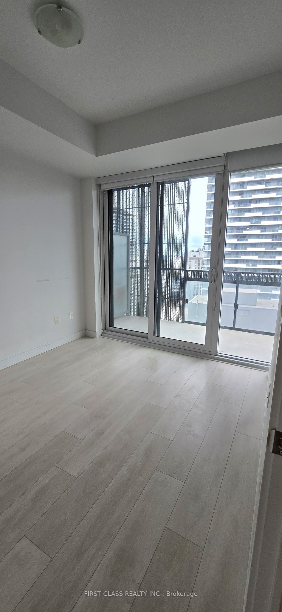 Photo 5 of Unit 1112, 8 Eglinton Avenue E, Toronto, Mount Pleasant West — HOMEH