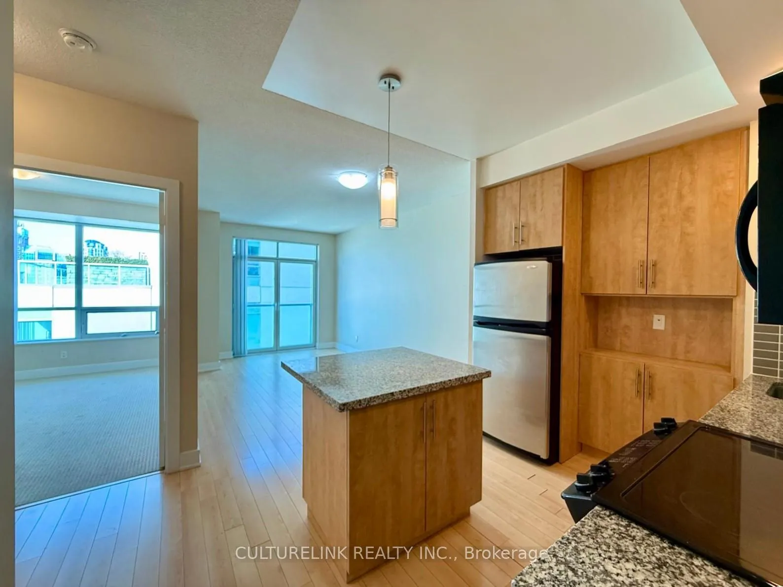 Front of Unit 802, 120 Homewood Avenue