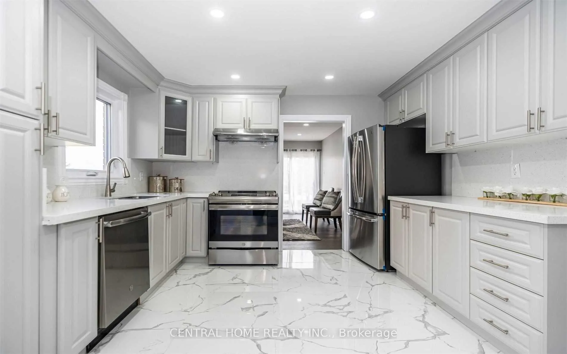 Photo 6 of Unit Main&2nd, 45 Dellano Street, Markham, Middlefield — HOMEH