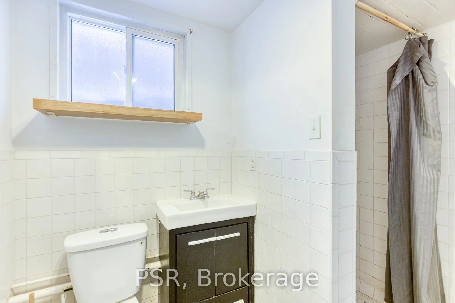 Photo 6 of Unit C, 80 Westwood Drive, Kitchener — HOMEH