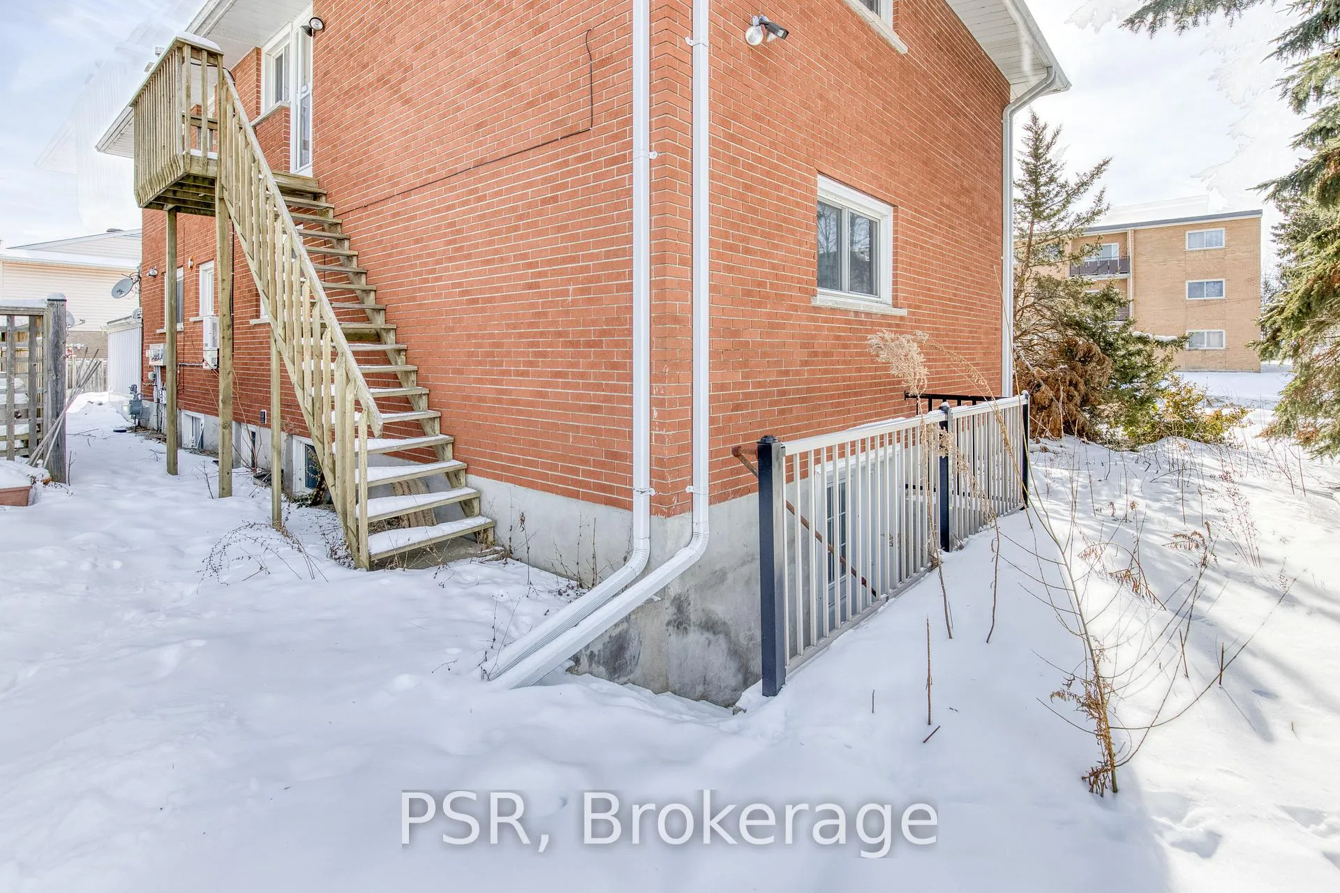 Photo 8 of Unit C, 80 Westwood Drive, Kitchener — HOMEH