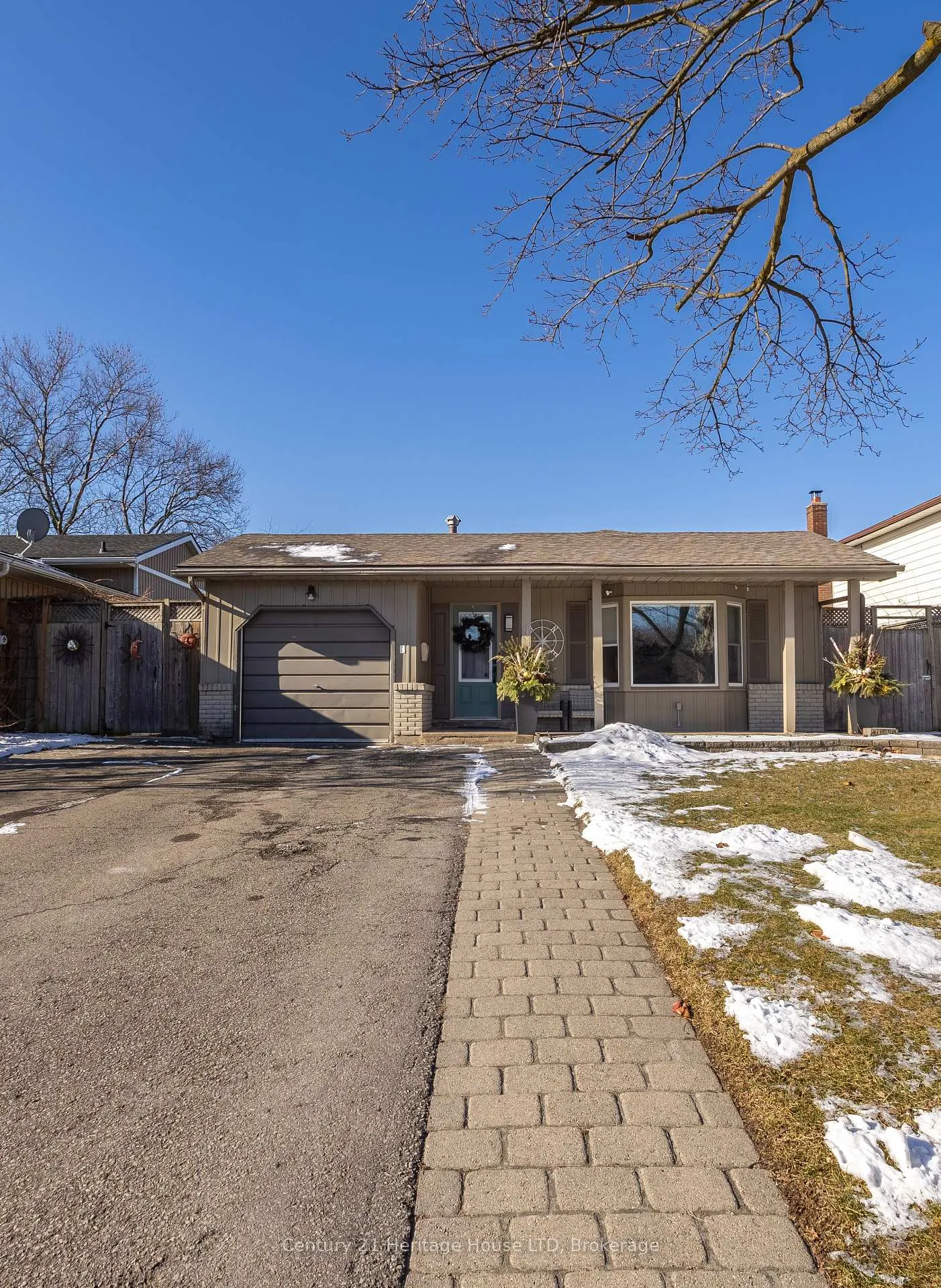 Photo 1 of 26 Royal Orchard Crescent, St. Catharines, Lakeport — HOMEH