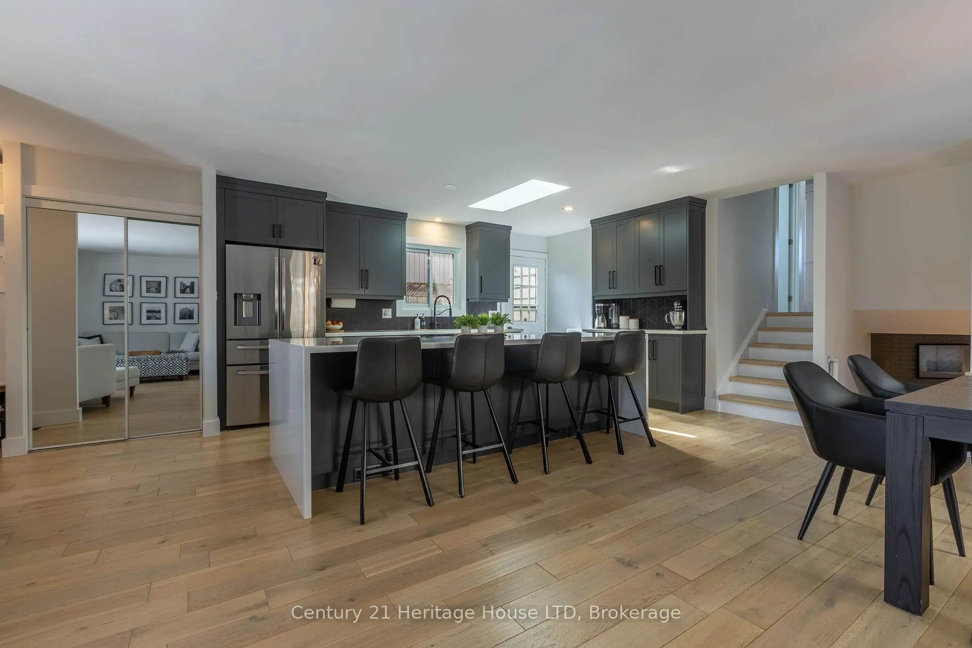 Photo 3 of 26 Royal Orchard Crescent, St. Catharines, Lakeport — HOMEH