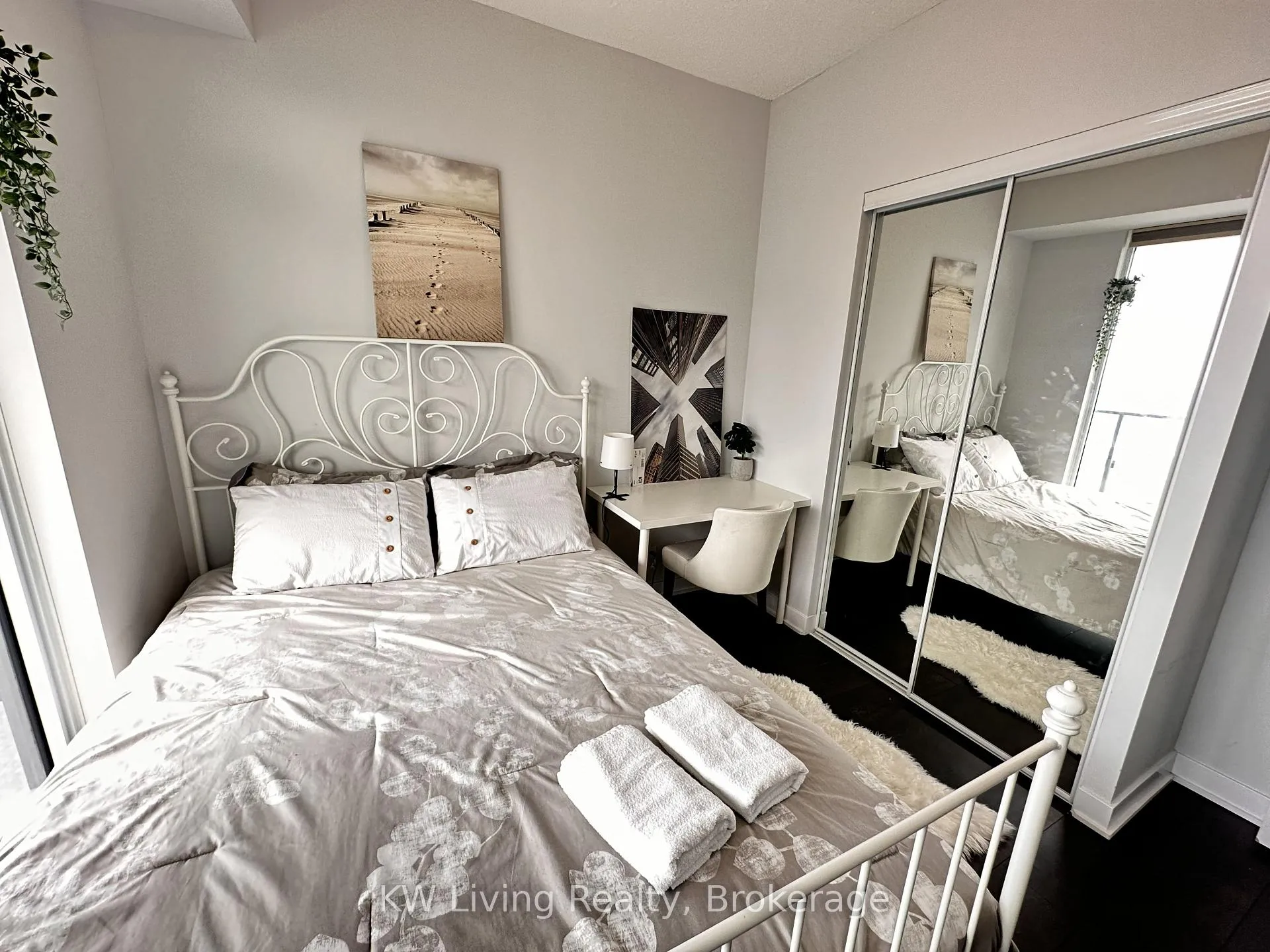 Photo 18 of Unit 4907, 2221 Yonge Street, Toronto, Mount Pleasant West — HOMEH